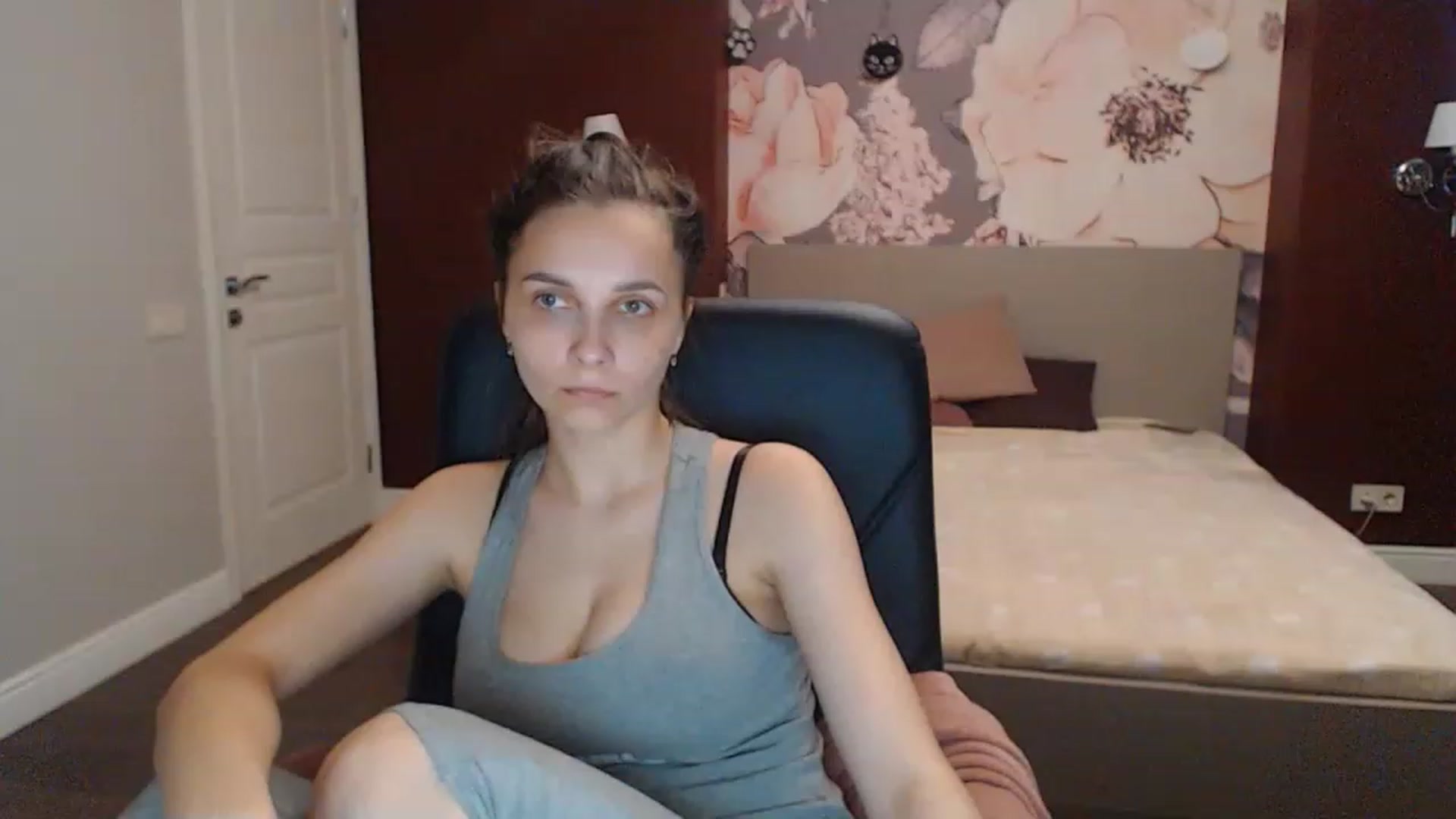 Gallery image thumbnail from Karina_Mils's myfreecams stream on, 05/27/2023, 13:00 image 1 of 20