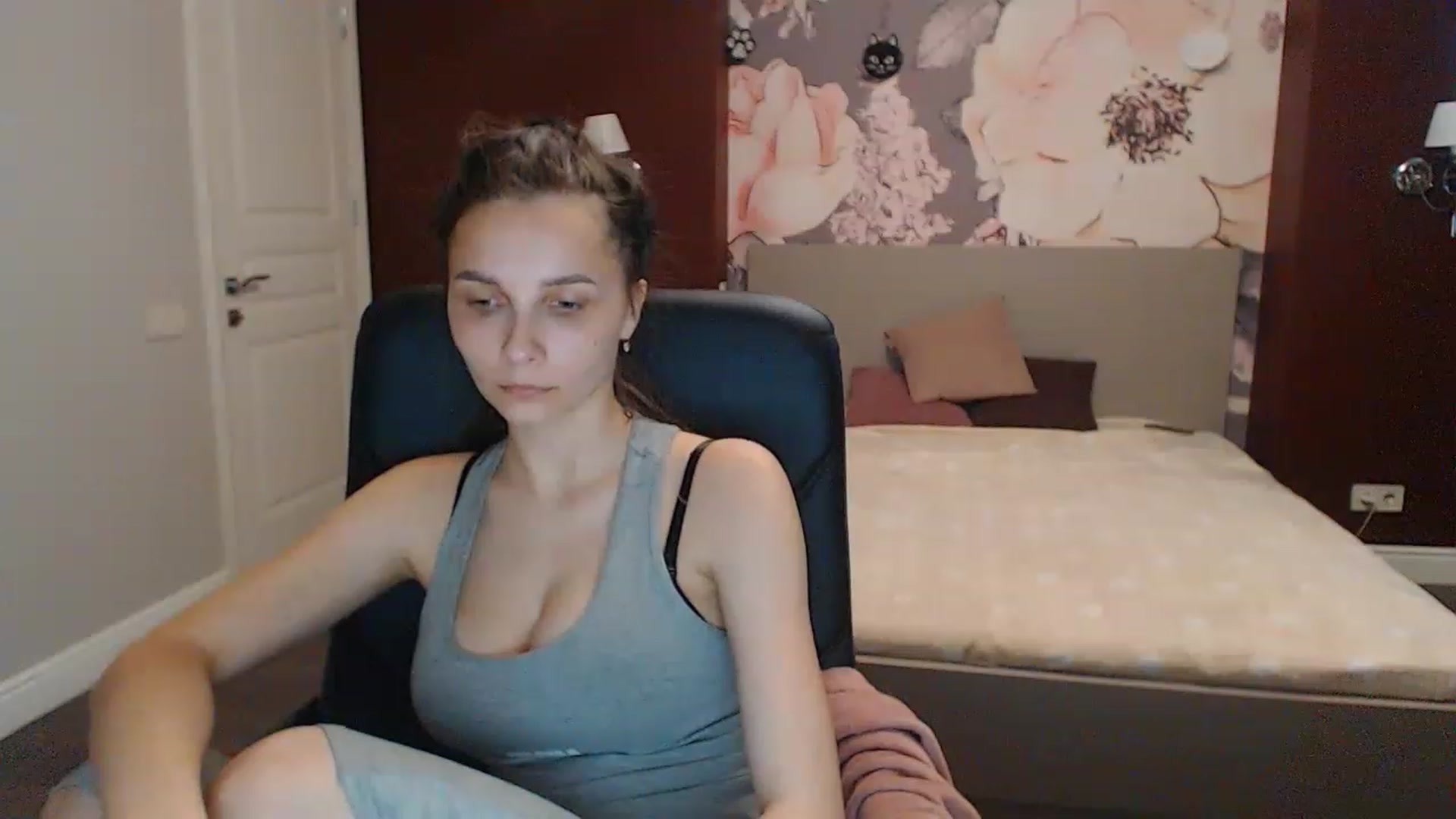 Gallery image thumbnail from Karina_Mils's myfreecams stream on, 05/27/2023, 13:00 image 15 of 20