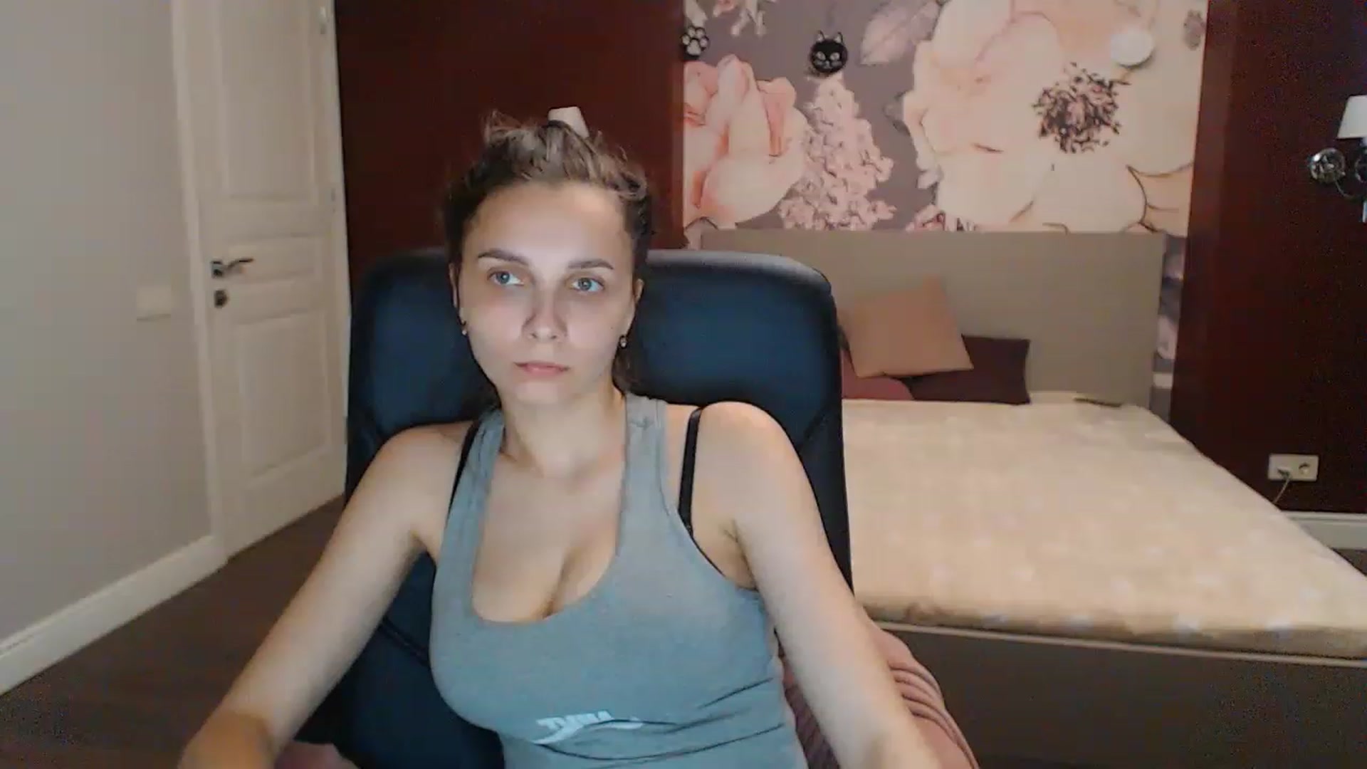 Gallery image thumbnail from Karina_Mils's myfreecams stream on, 05/27/2023, 13:00 image 6 of 20