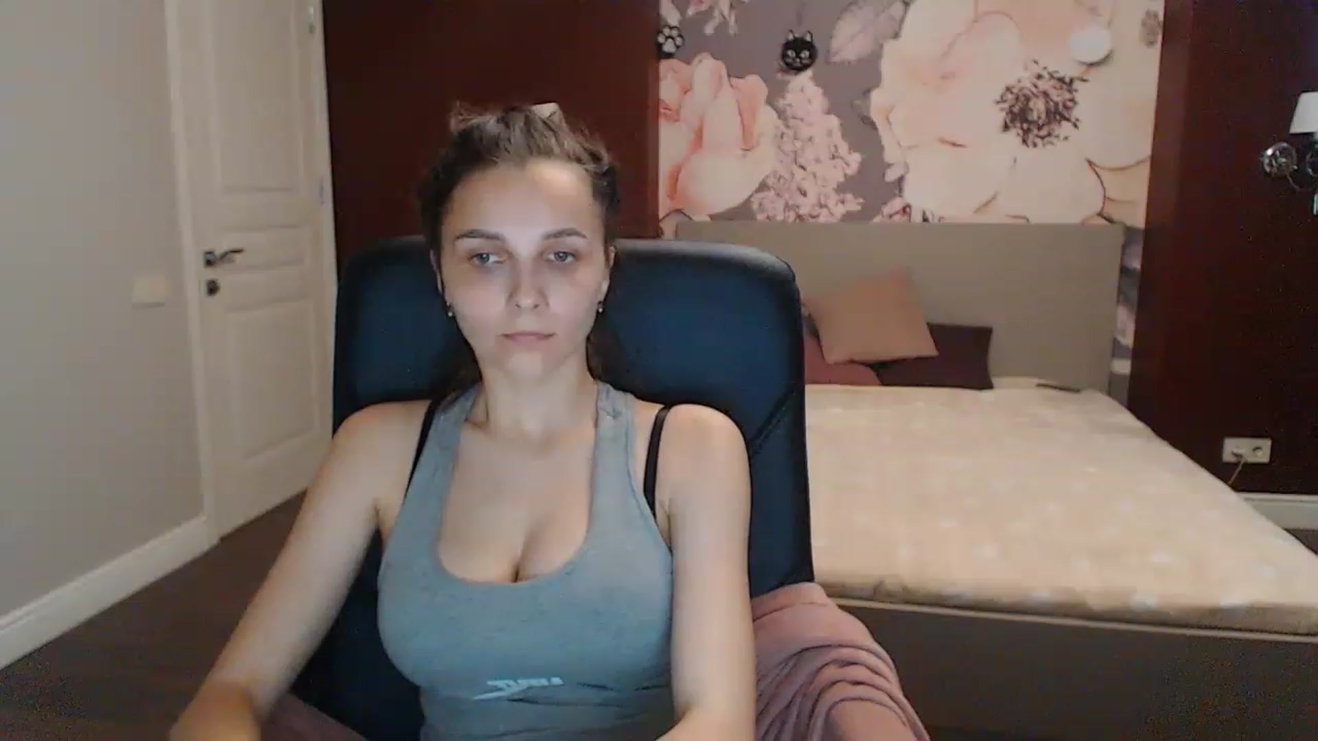 Gallery image thumbnail from Karina_Mils's myfreecams stream on, 05/27/2023, 13:00 image 10 of 20