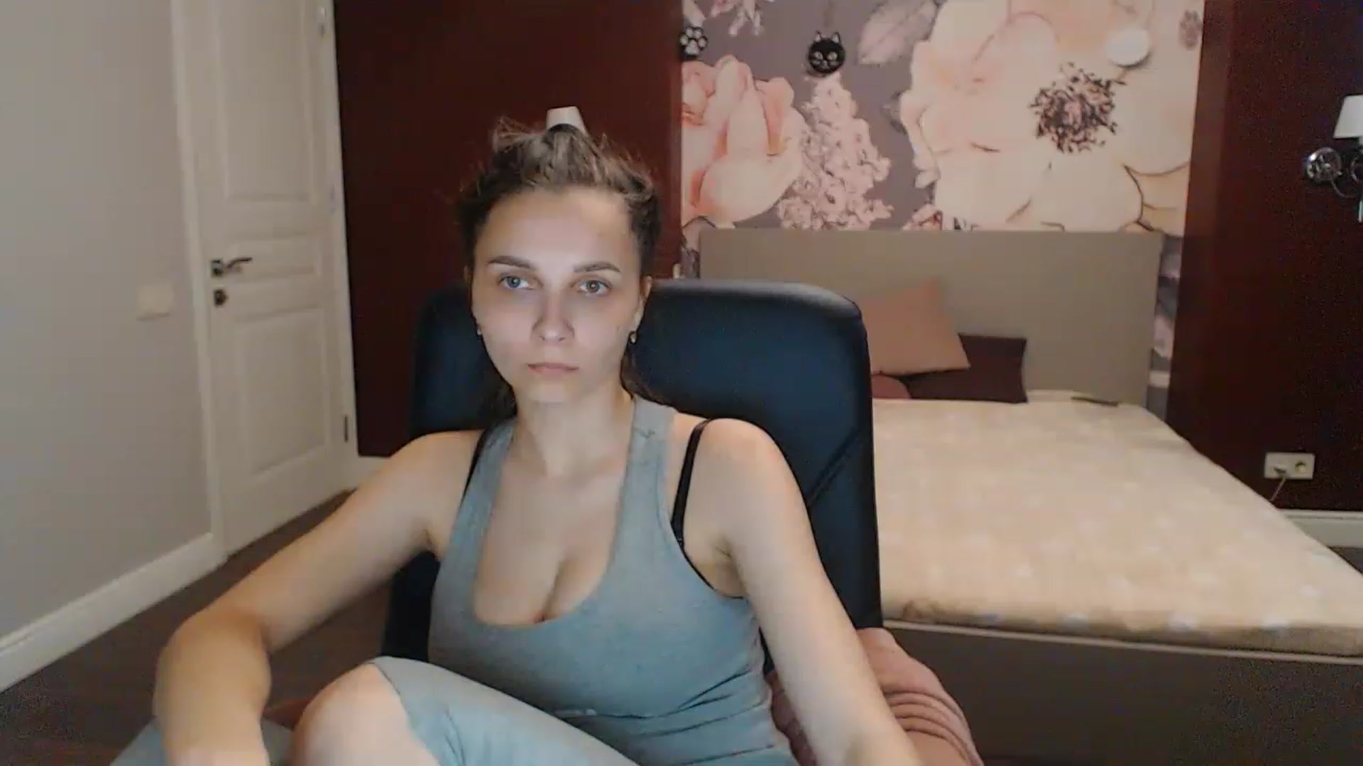 Gallery image thumbnail from Karina_Mils's myfreecams stream on, 05/27/2023, 13:00 image 2 of 20