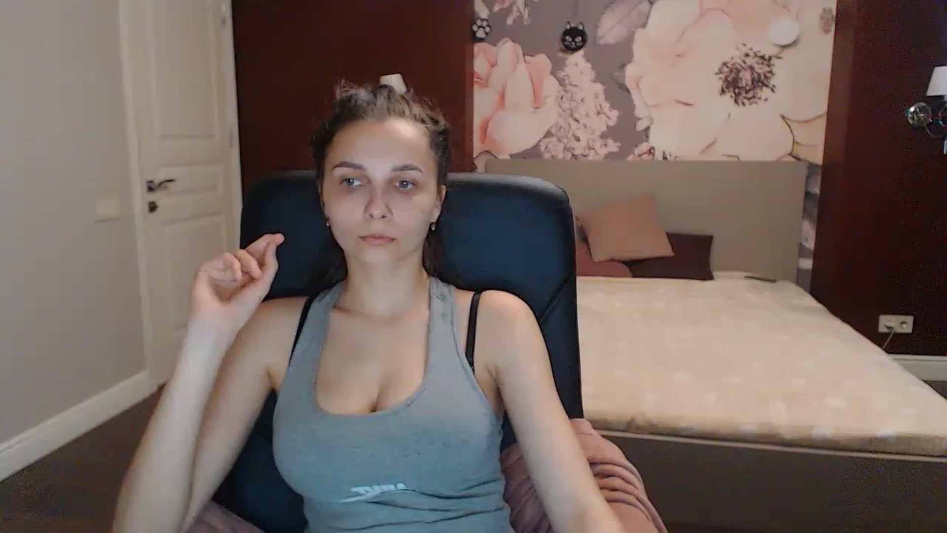 Gallery image thumbnail from Karina_Mils's myfreecams stream on, 05/27/2023, 13:00 image 13 of 20