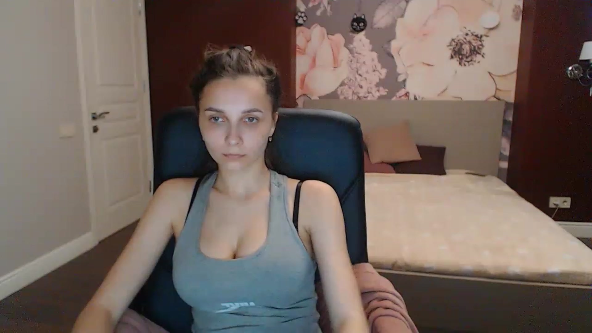 Gallery image thumbnail from Karina_Mils's myfreecams stream on, 05/27/2023, 13:00 image 9 of 20