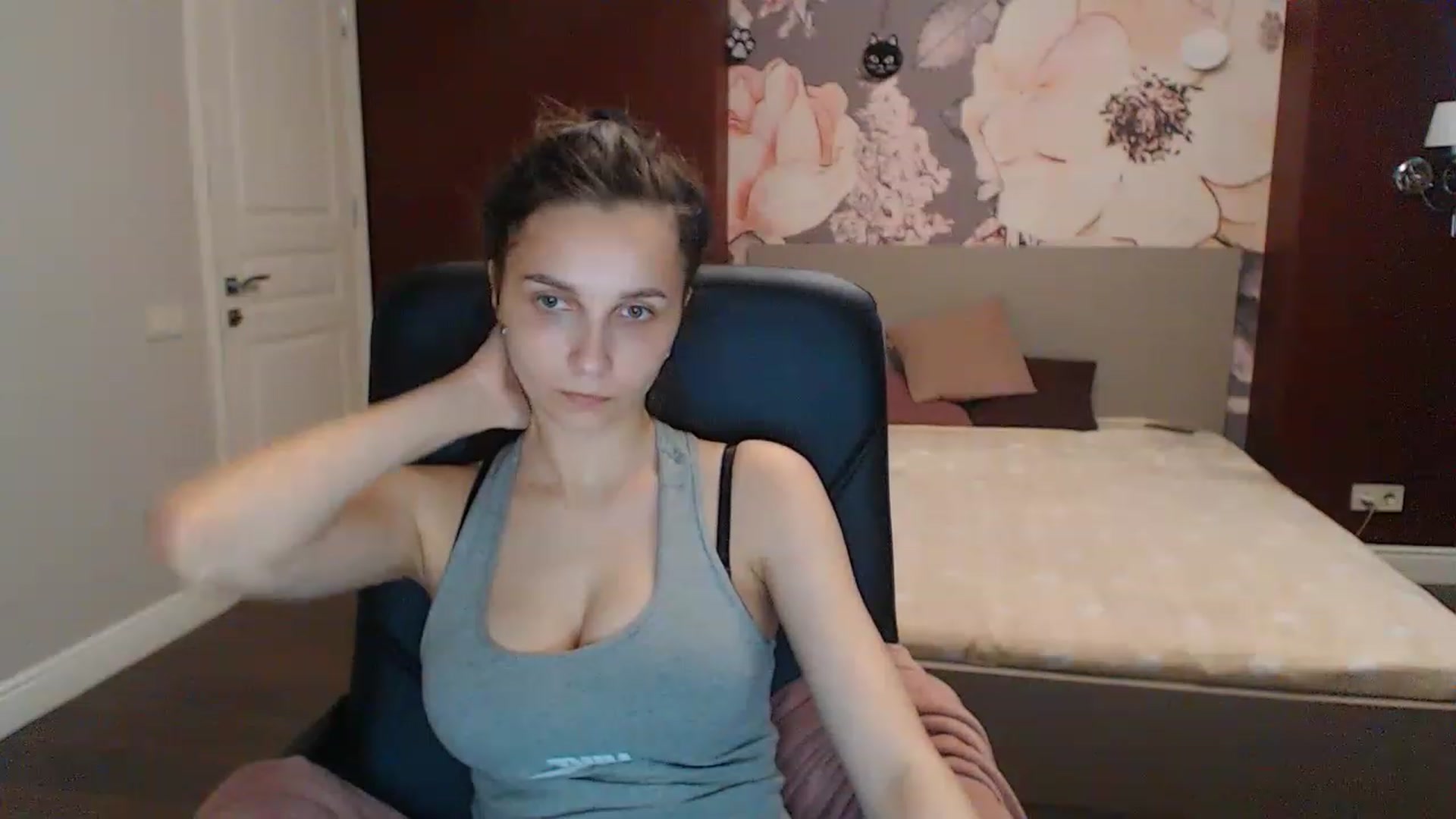 Gallery image thumbnail from Karina_Mils's myfreecams stream on, 05/27/2023, 13:00 image 11 of 20