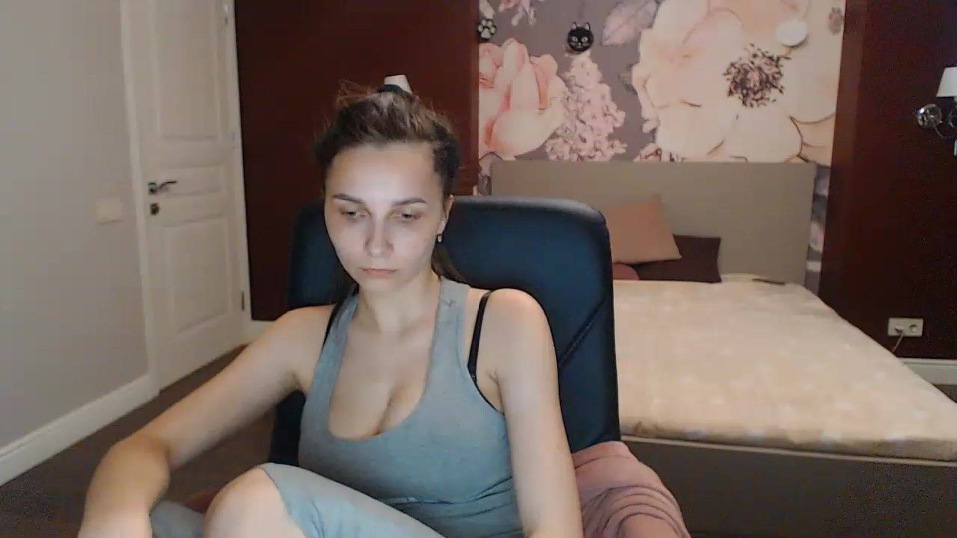 Gallery image thumbnail from Karina_Mils's myfreecams stream on, 05/27/2023, 13:00 image 5 of 20