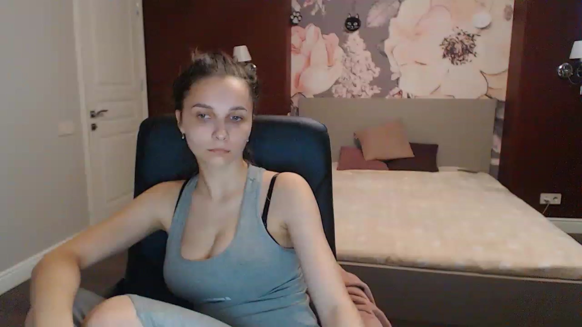 Gallery image thumbnail from Karina_Mils's myfreecams stream on, 05/27/2023, 13:00 image 18 of 20