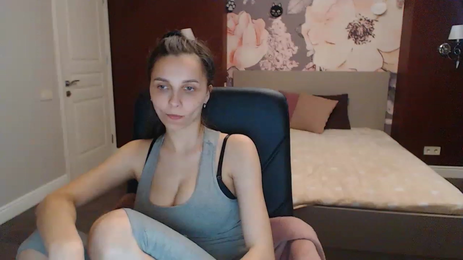 Gallery image thumbnail from Karina_Mils's myfreecams stream on, 05/28/2023, 14:24 image 4 of 20