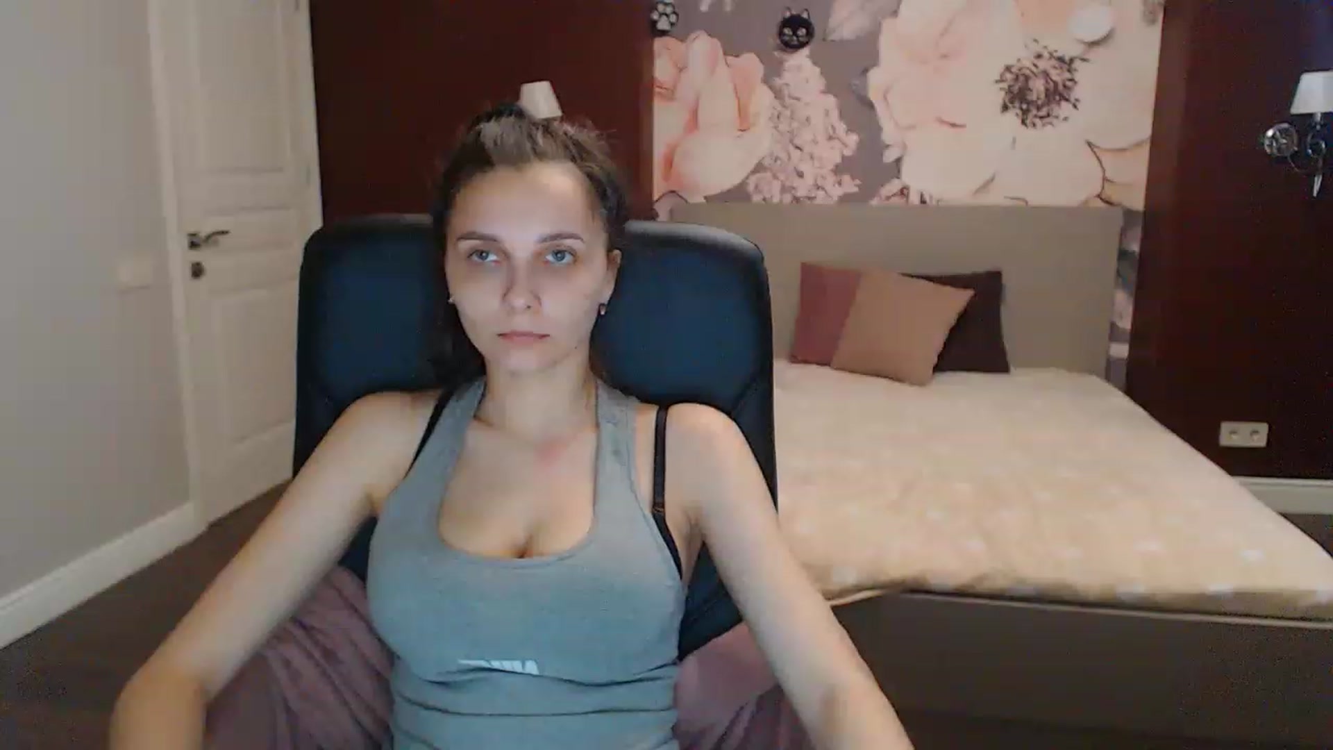 Gallery image thumbnail from Karina_Mils's myfreecams stream on, 05/28/2023, 14:24 image 18 of 20