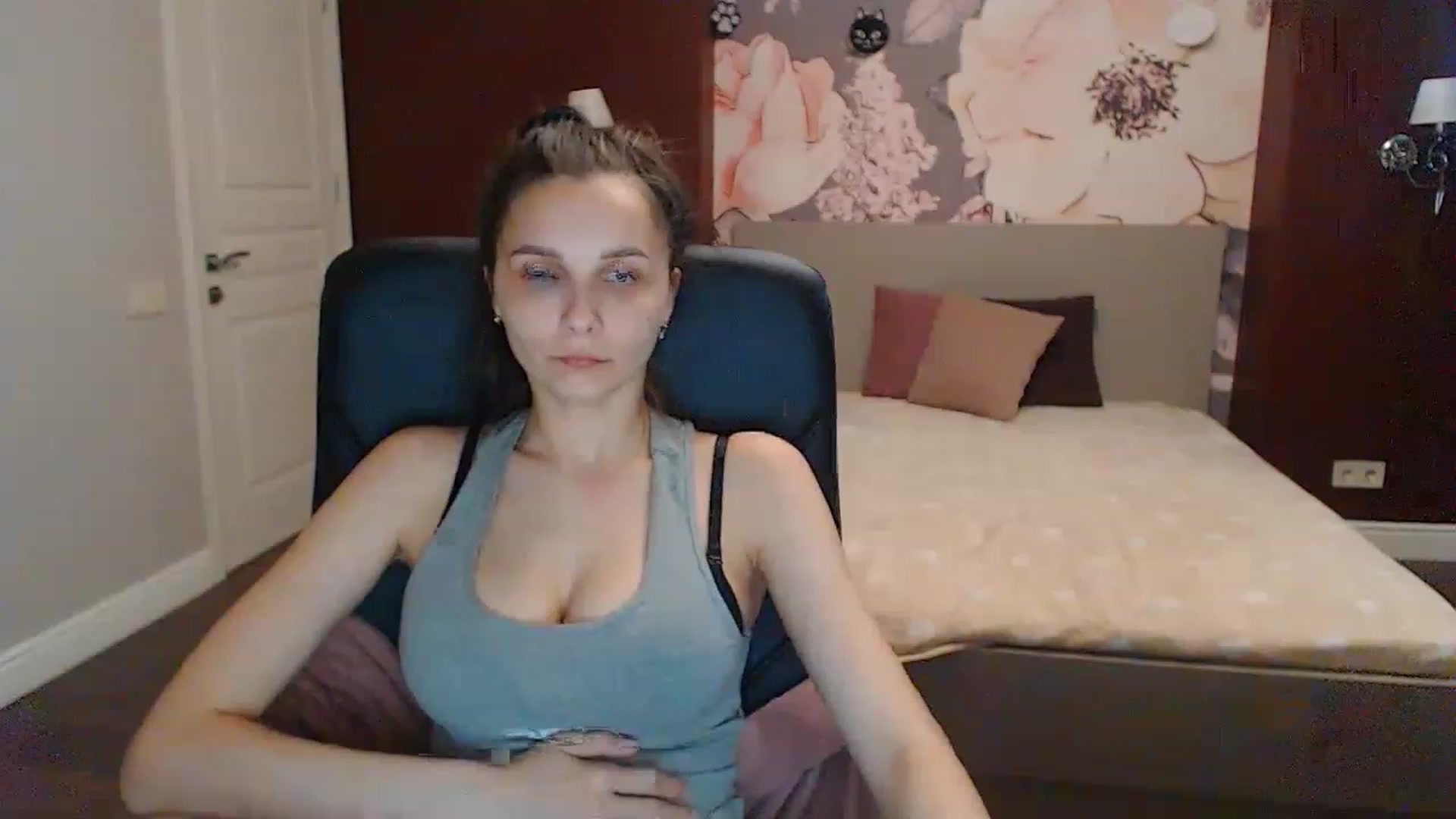 Gallery image thumbnail from Karina_Mils's myfreecams stream on, 05/28/2023, 14:24 image 17 of 20