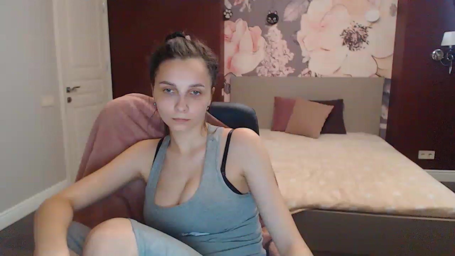 Gallery image thumbnail from Karina_Mils's myfreecams stream on, 05/28/2023, 15:49 image 12 of 20