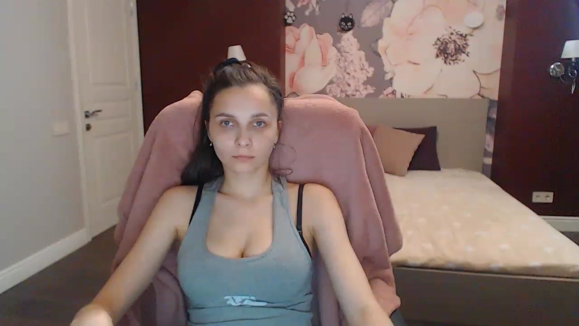 Gallery image thumbnail from Karina_Mils's myfreecams stream on, 05/28/2023, 15:49 image 9 of 20