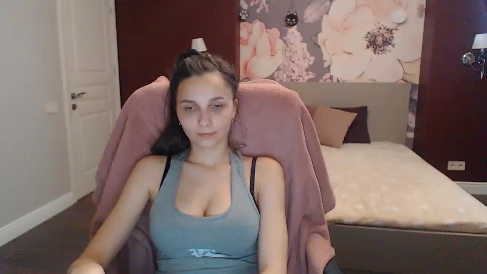 Gallery image thumbnail from Karina_Mils's myfreecams stream on, 05/28/2023, 15:49 image 10 of 20