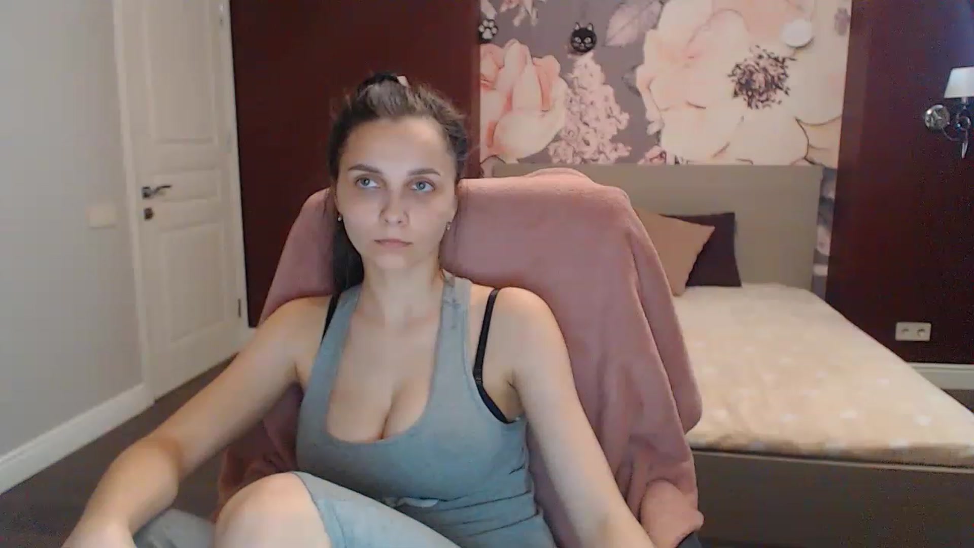 Gallery image thumbnail from Karina_Mils's myfreecams stream on, 05/28/2023, 15:49 image 4 of 20