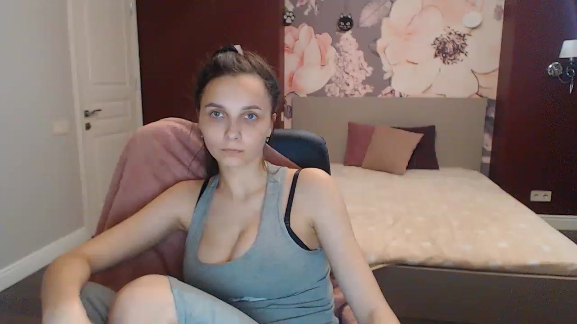 Gallery image thumbnail from Karina_Mils's myfreecams stream on, 05/28/2023, 15:49 image 15 of 20