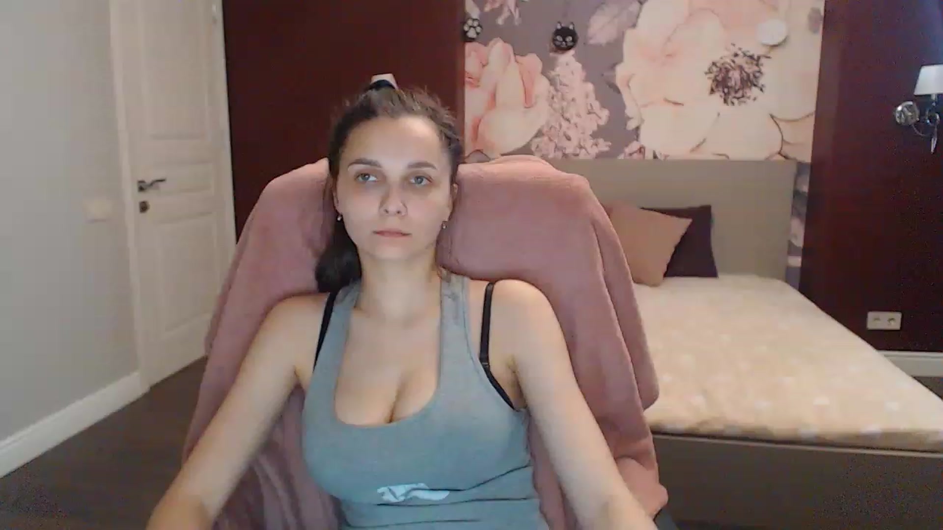 Gallery image thumbnail from Karina_Mils's myfreecams stream on, 05/28/2023, 15:49 image 6 of 20