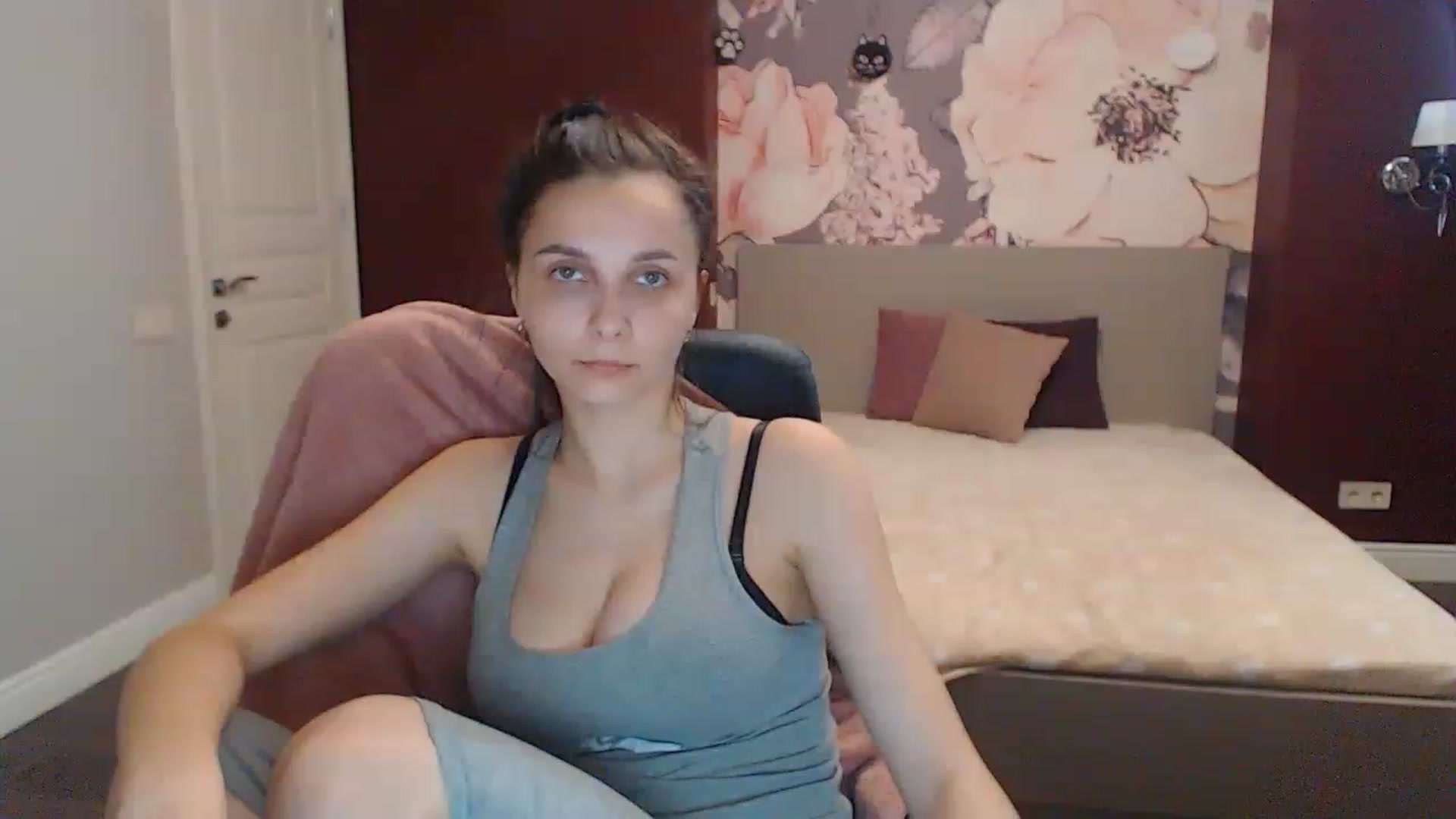 Gallery image thumbnail from Karina_Mils's myfreecams stream on, 05/28/2023, 15:49 image 11 of 20