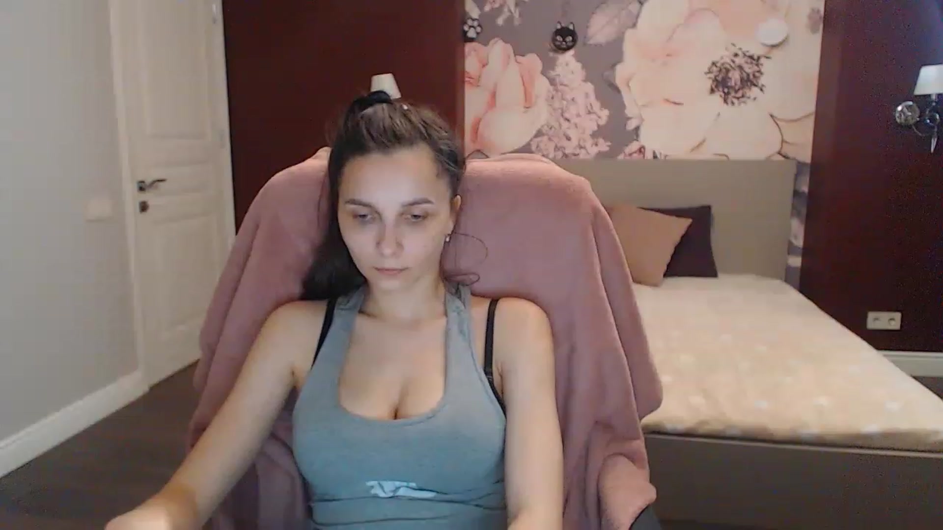 Gallery image thumbnail from Karina_Mils's myfreecams stream on, 05/28/2023, 15:49 image 8 of 20