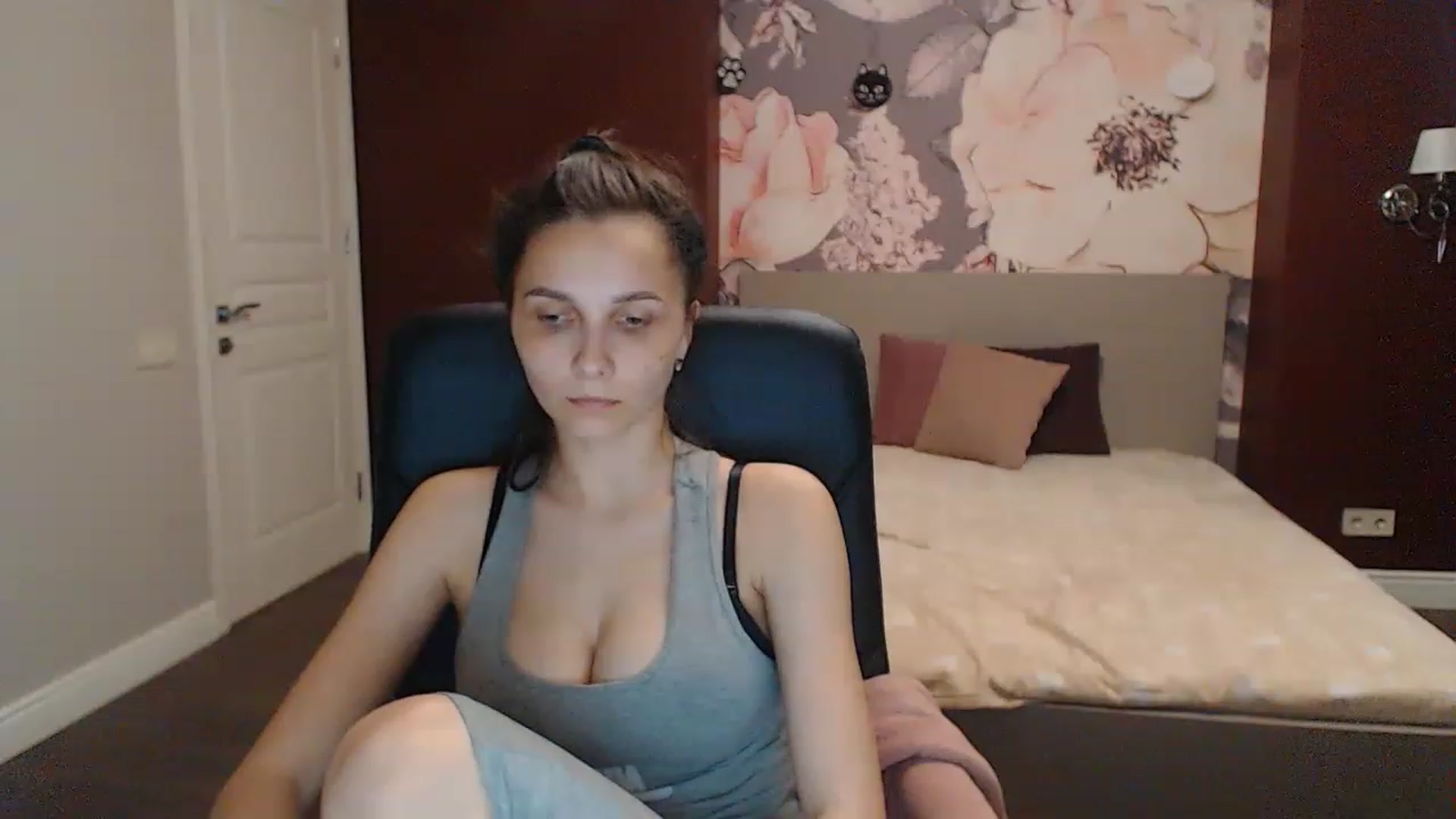 Gallery image thumbnail from Karina_Mils's myfreecams stream on, 05/28/2023, 16:36 image 13 of 20
