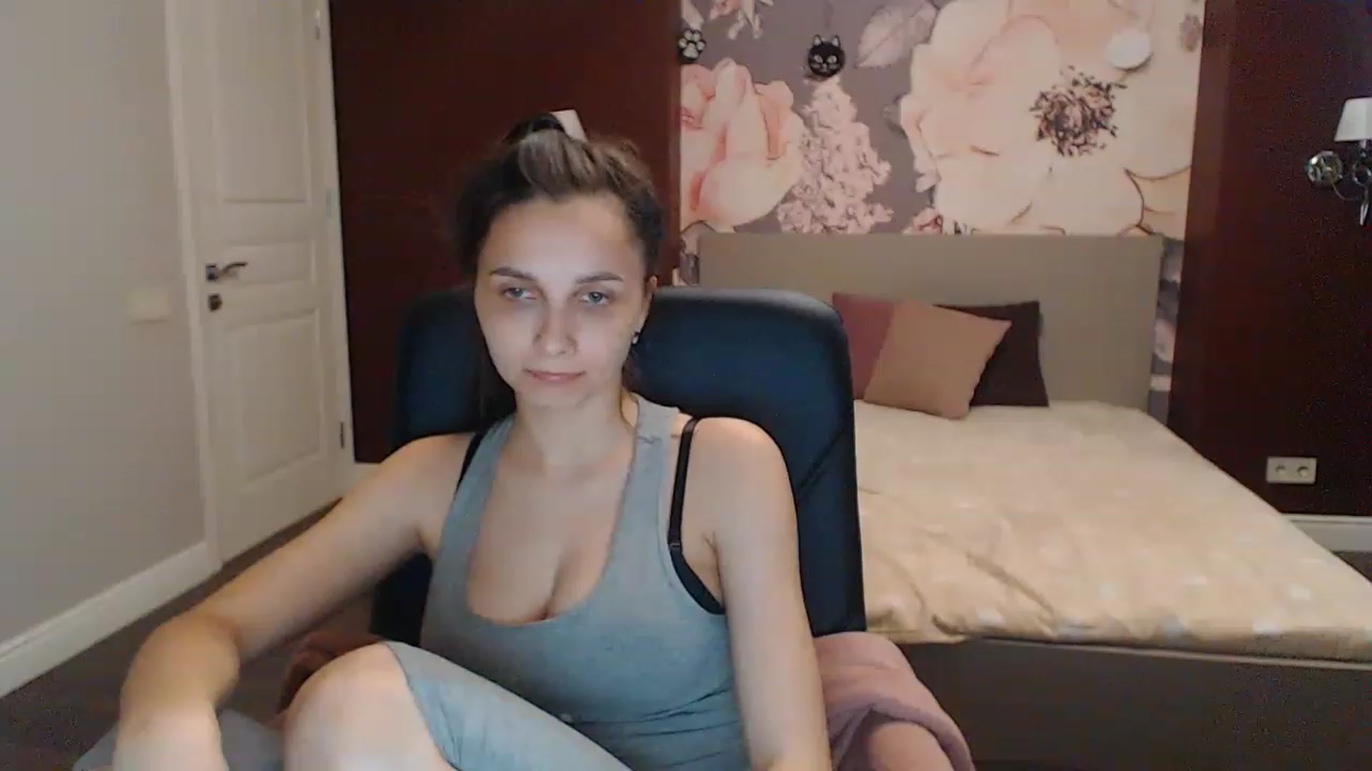 Gallery image thumbnail from Karina_Mils's myfreecams stream on, 05/28/2023, 16:36 image 4 of 20