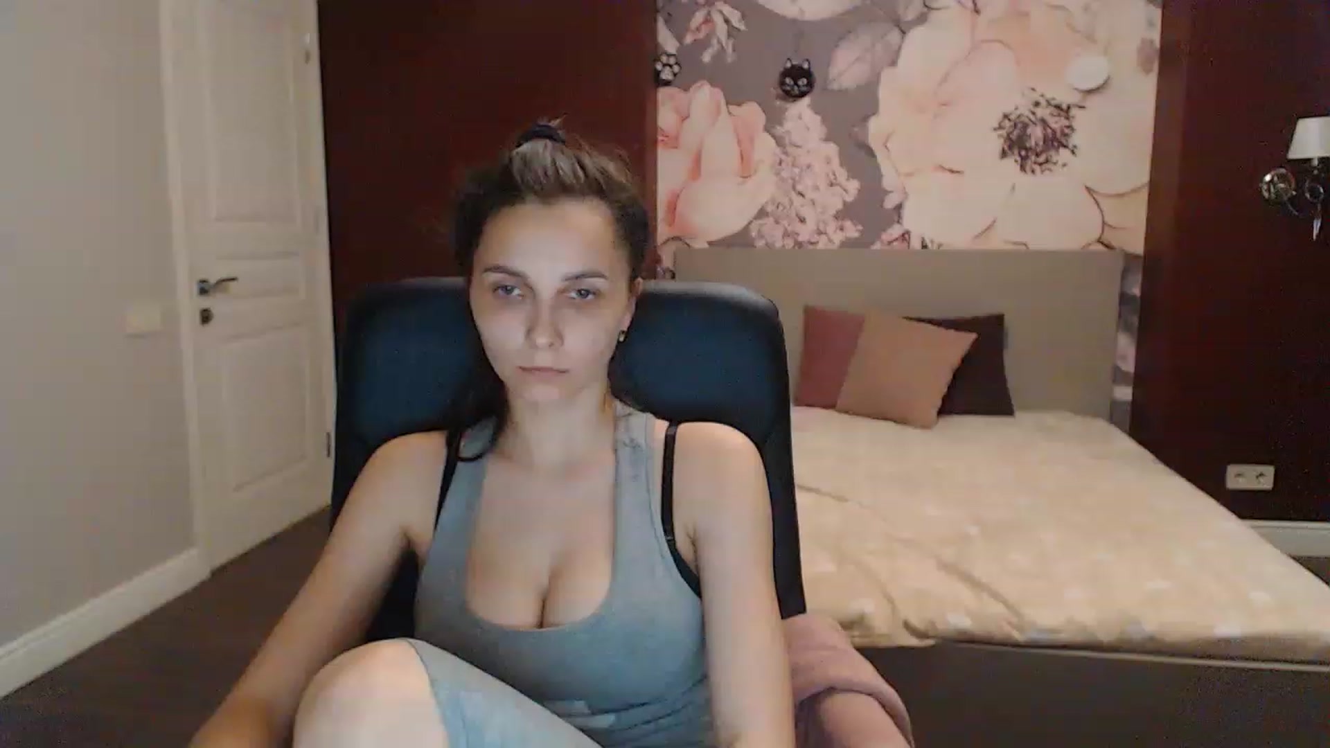 Gallery image thumbnail from Karina_Mils's myfreecams stream on, 05/28/2023, 16:36 image 15 of 20