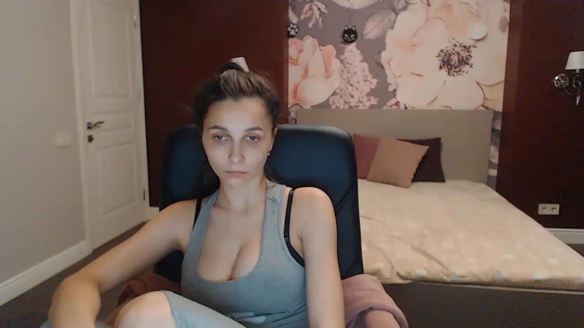 Gallery image thumbnail from Karina_Mils's myfreecams stream on, 05/28/2023, 16:36 image 17 of 20