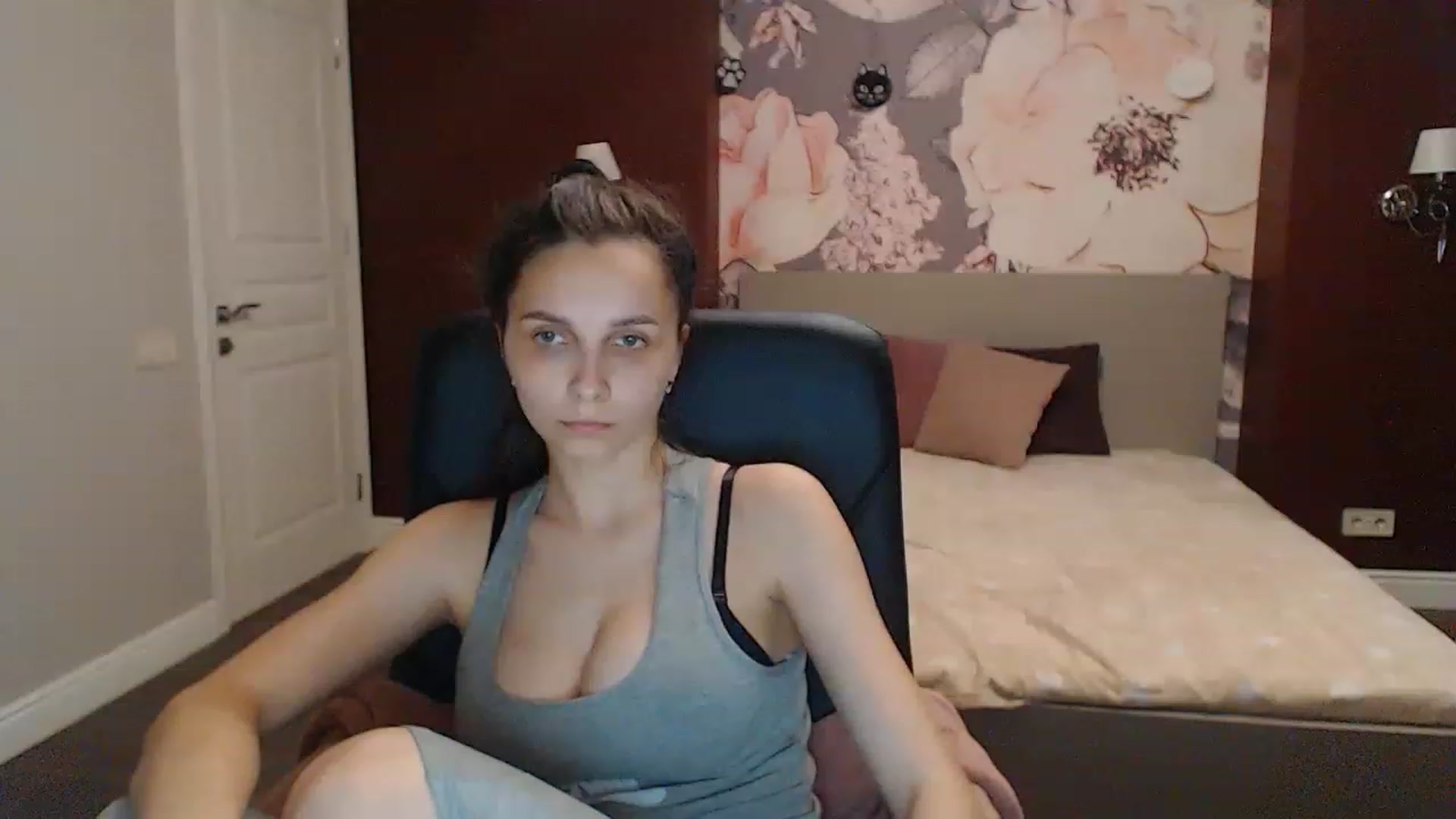 Gallery image thumbnail from Karina_Mils's myfreecams stream on, 05/28/2023, 16:36 image 19 of 20