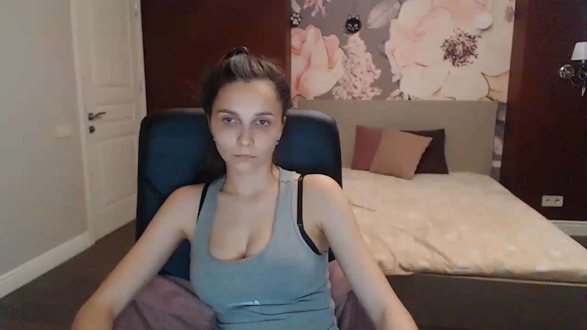 Gallery image thumbnail from Karina_Mils's myfreecams stream on, 05/28/2023, 16:36 image 6 of 20