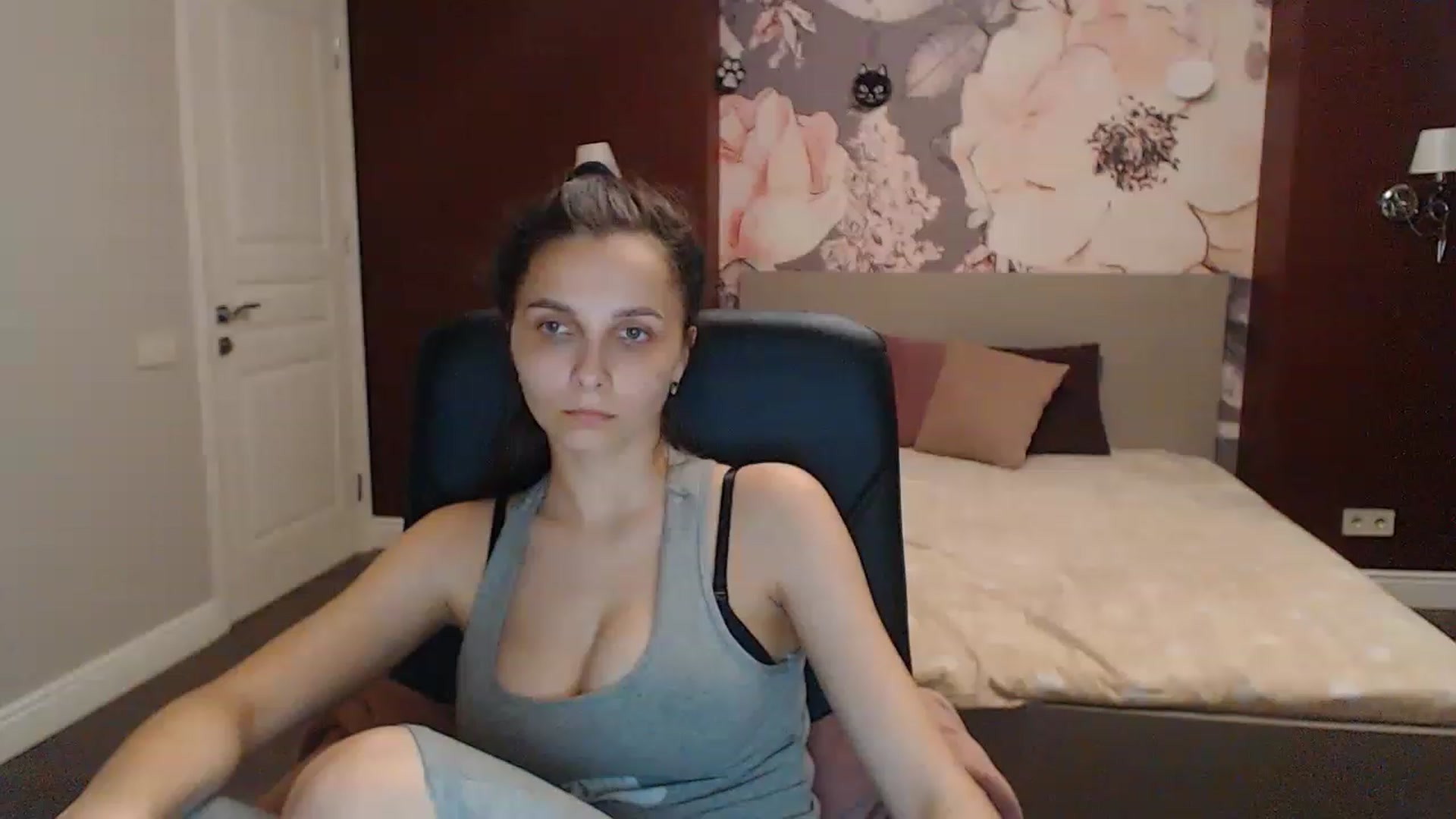 Gallery image thumbnail from Karina_Mils's myfreecams stream on, 05/28/2023, 16:36 image 18 of 20
