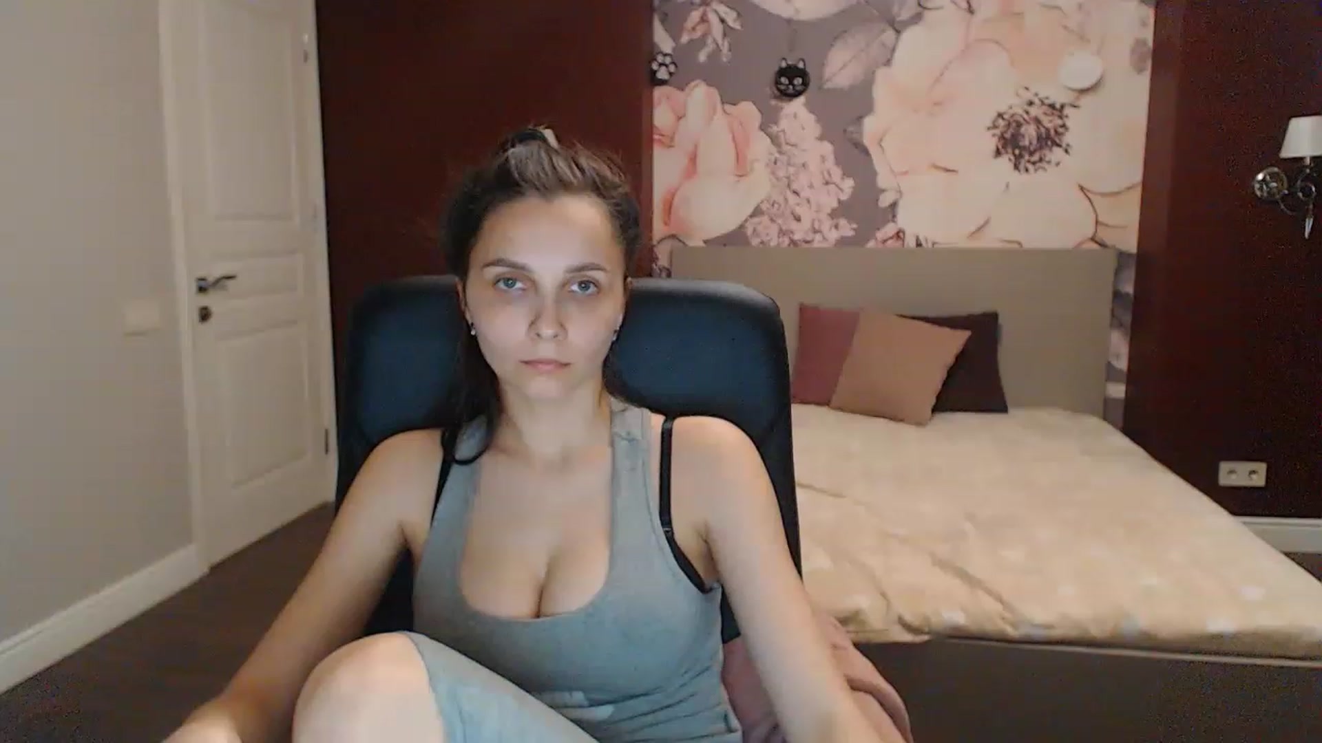 Gallery image thumbnail from Karina_Mils's myfreecams stream on, 05/28/2023, 16:36 image 16 of 20