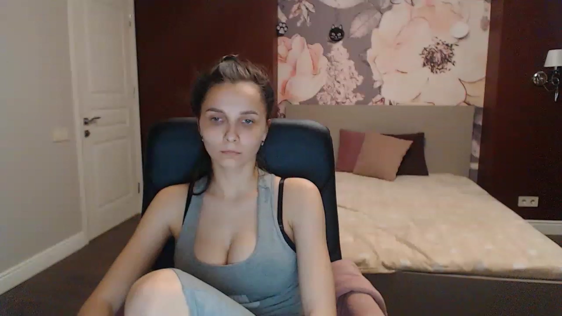 Gallery image thumbnail from Karina_Mils's myfreecams stream on, 05/28/2023, 16:36 image 14 of 20