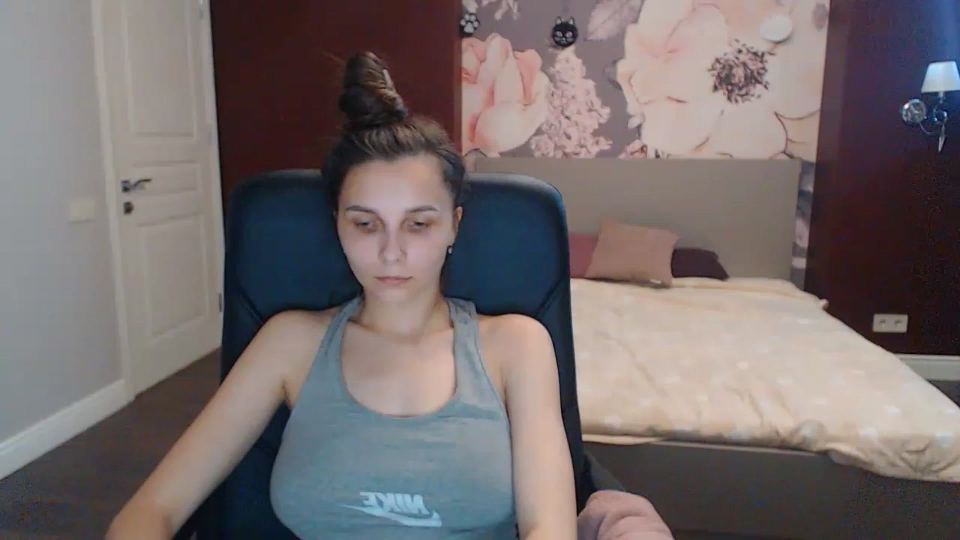 Gallery image thumbnail from Karina_Mils's myfreecams stream on, 05/29/2023, 12:00 image 17 of 20