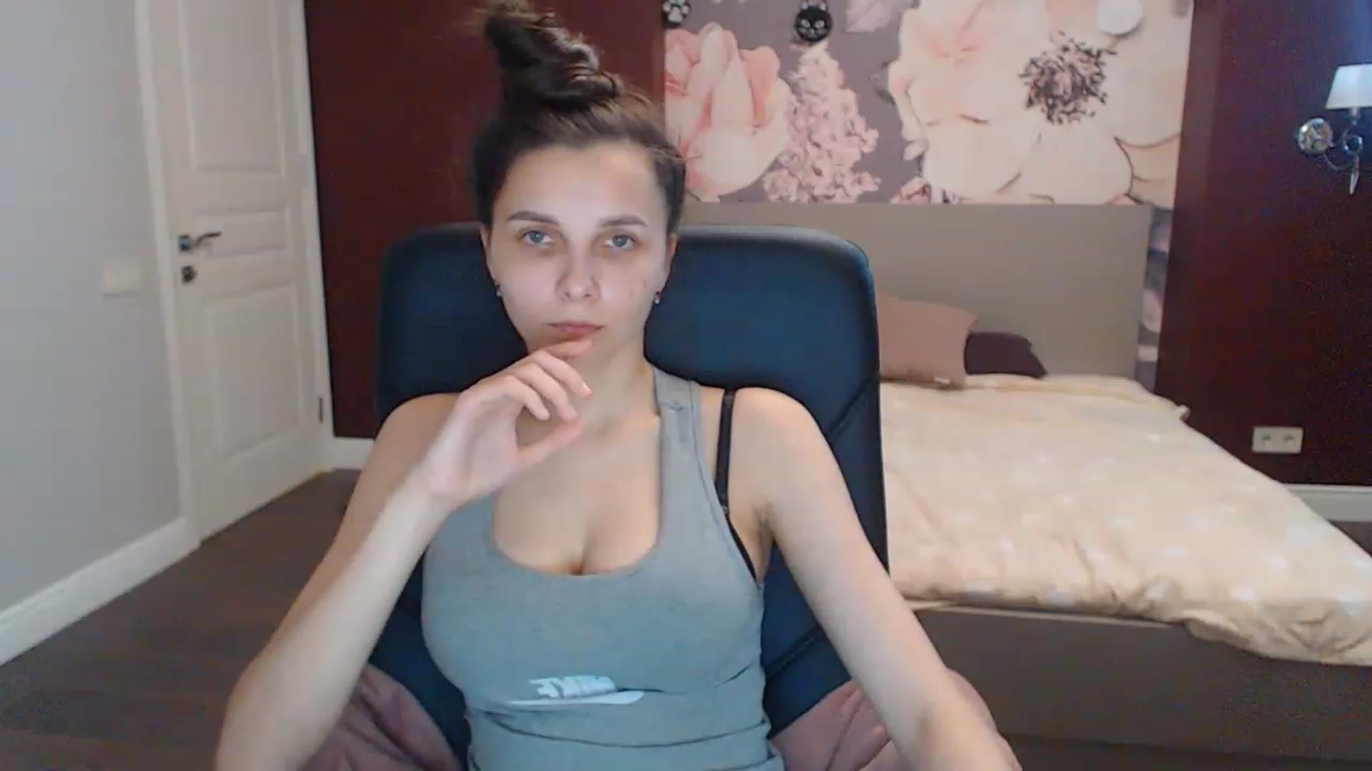 Gallery image thumbnail from Karina_Mils's myfreecams stream on, 05/29/2023, 12:00 image 5 of 20