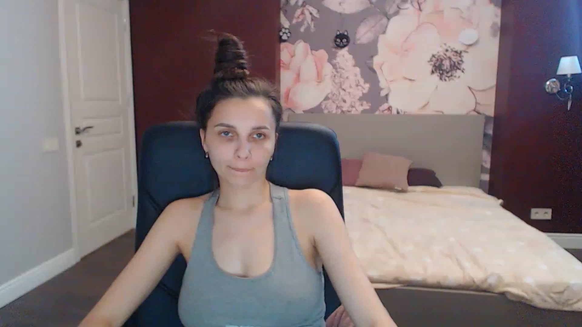 Gallery image thumbnail from Karina_Mils's myfreecams stream on, 05/29/2023, 12:00 image 12 of 20