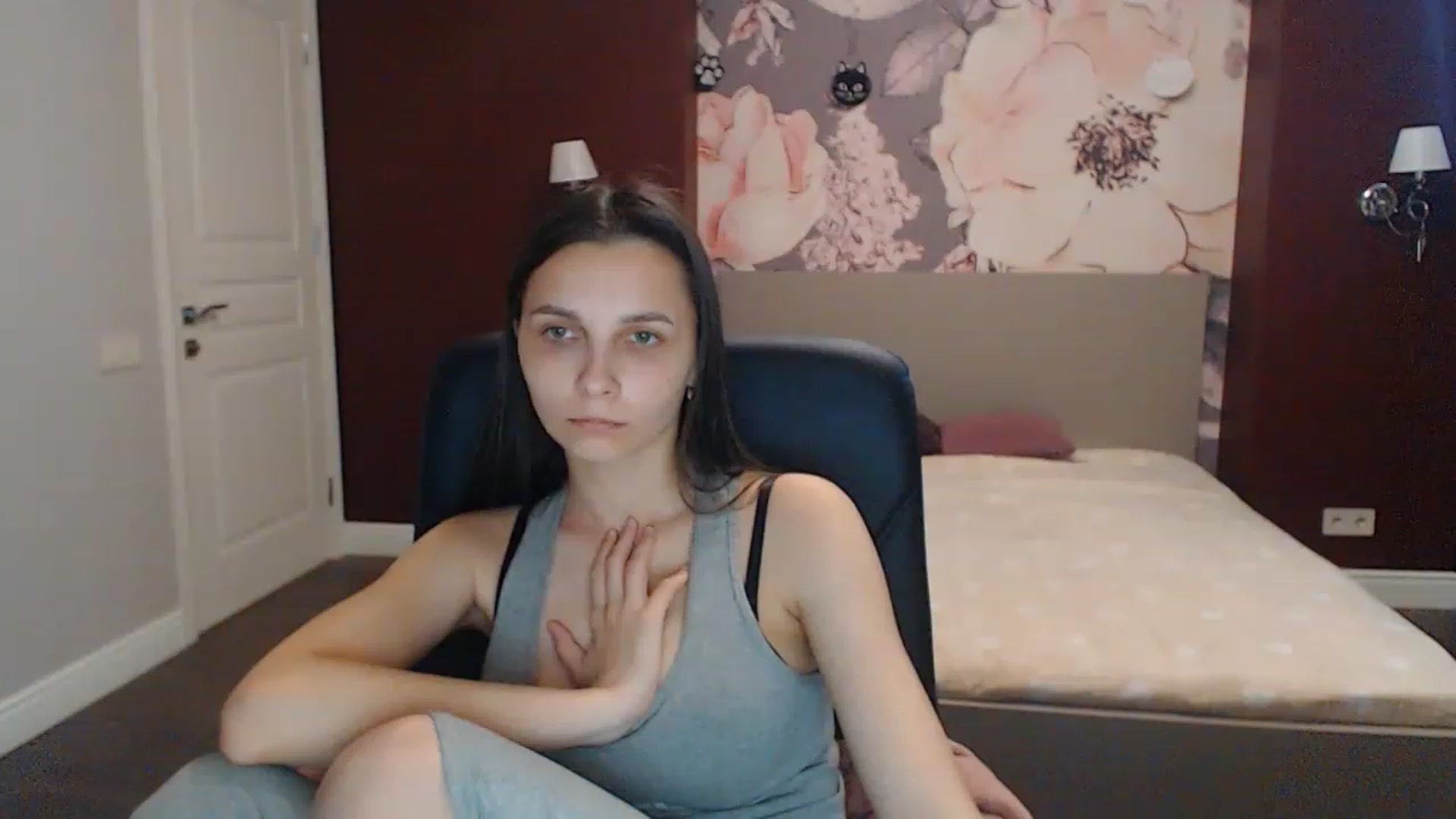 Gallery image thumbnail from Karina_Mils's myfreecams stream on, 06/01/2023, 07:16 image 6 of 20