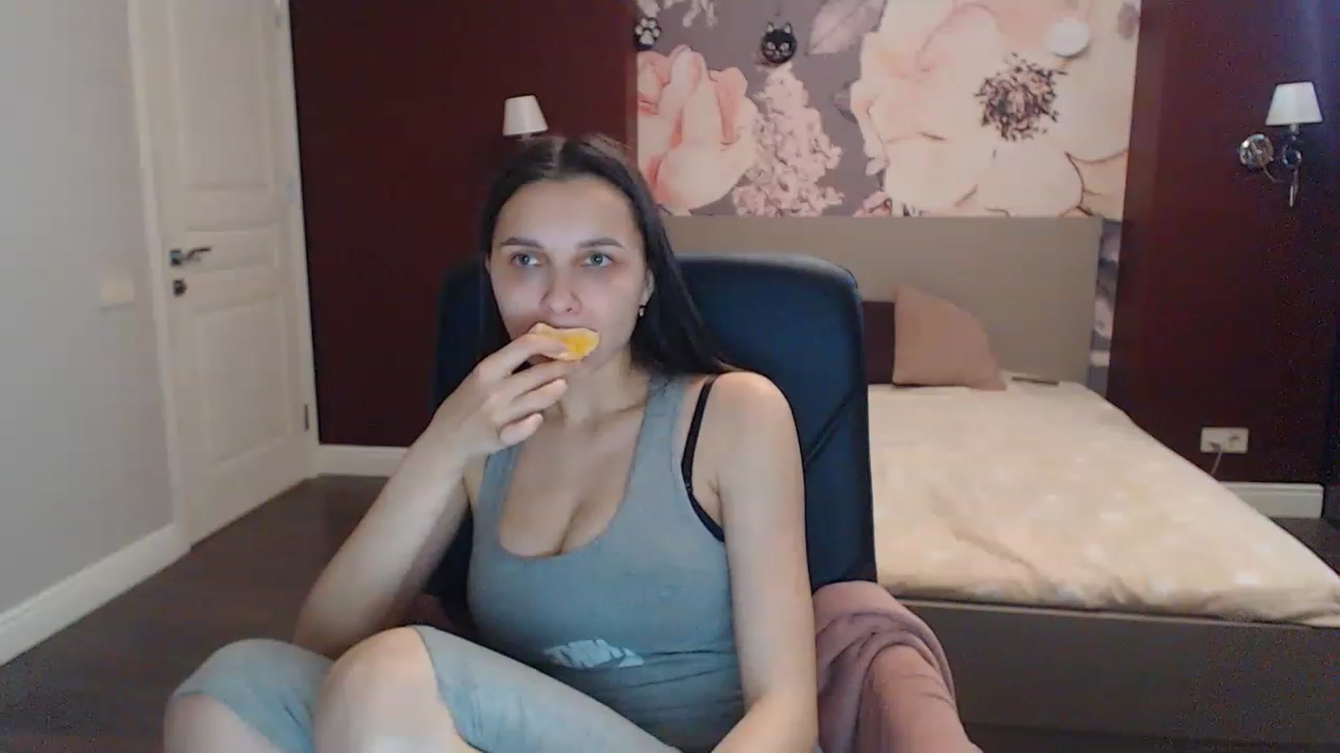 Gallery image thumbnail from Karina_Mils's myfreecams stream on, 06/02/2023, 15:45 image 11 of 20
