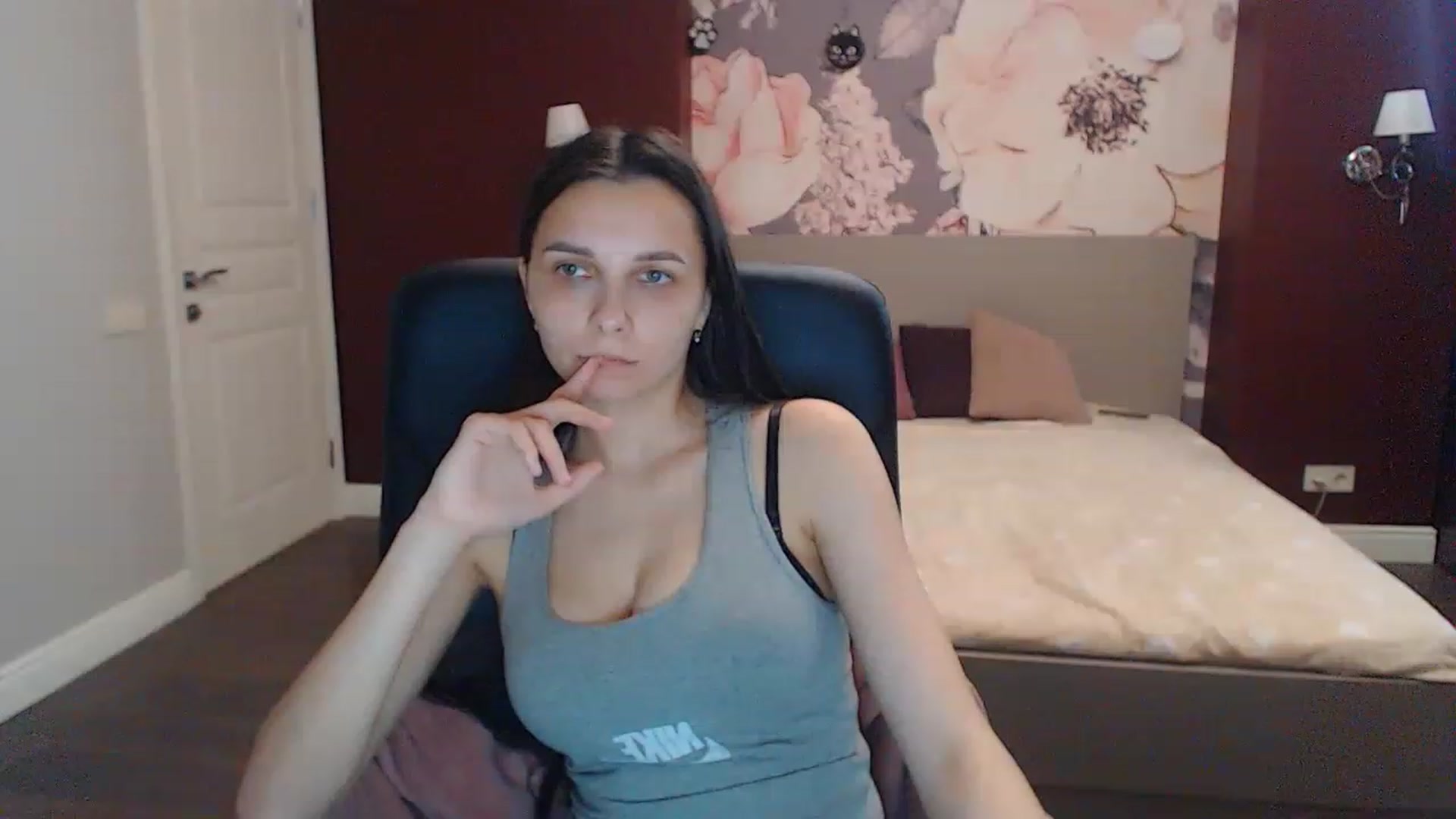 Gallery image thumbnail from Karina_Mils's myfreecams stream on, 06/02/2023, 15:45 image 9 of 20