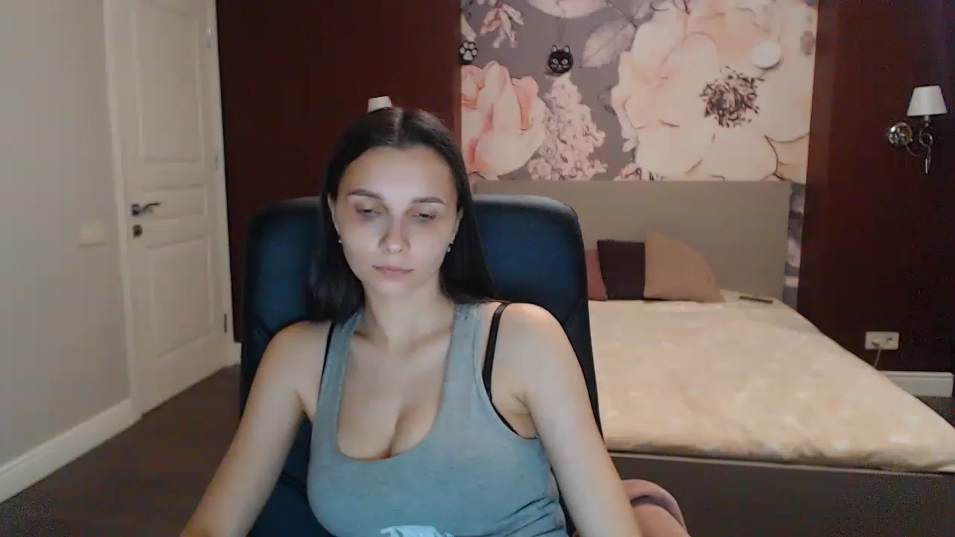 Gallery image thumbnail from Karina_Mils's myfreecams stream on, 06/02/2023, 17:06 image 14 of 20