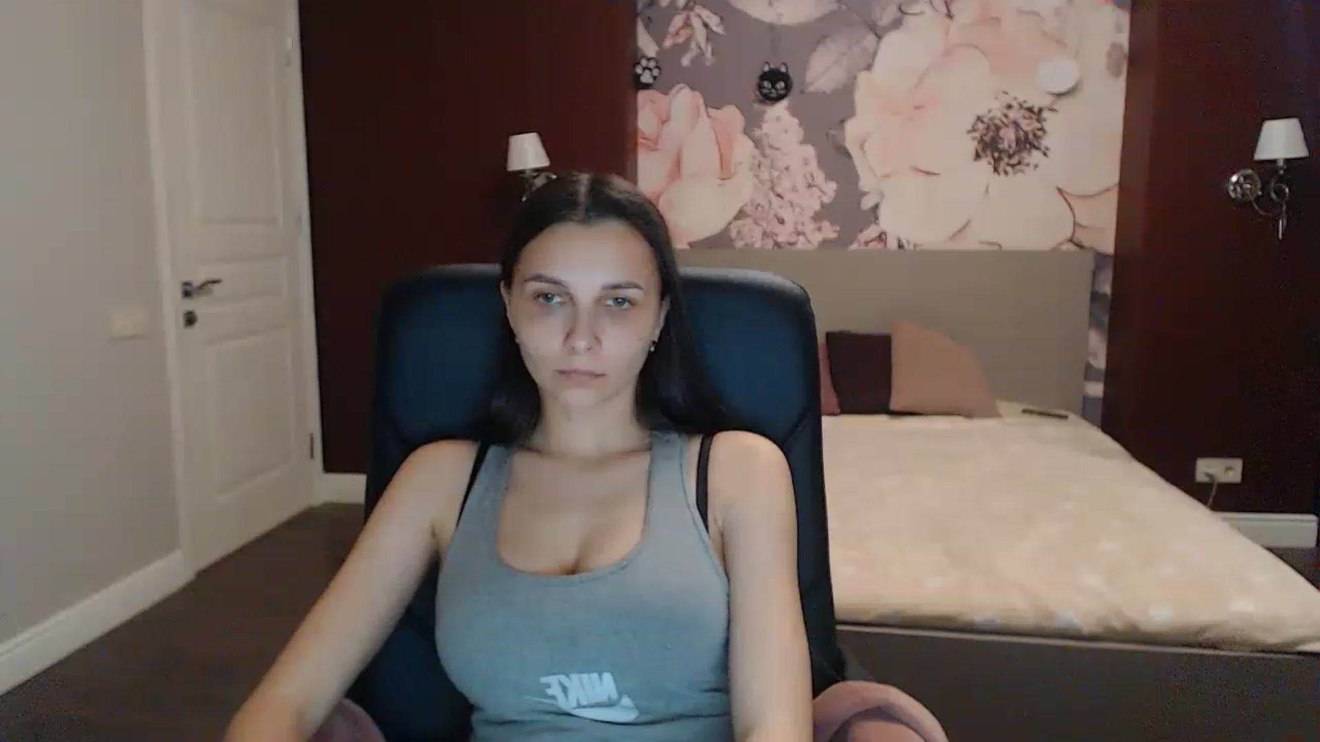 Gallery image thumbnail from Karina_Mils's myfreecams stream on, 06/02/2023, 17:06 image 16 of 20