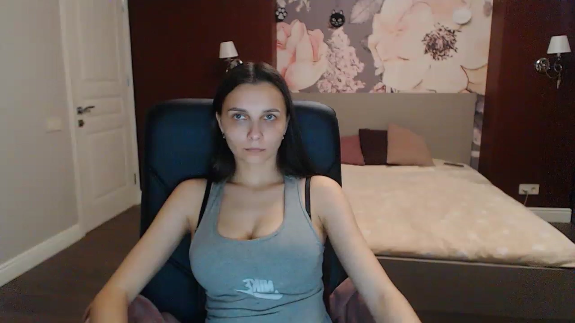 Gallery image thumbnail from Karina_Mils's myfreecams stream on, 06/02/2023, 17:06 image 17 of 20