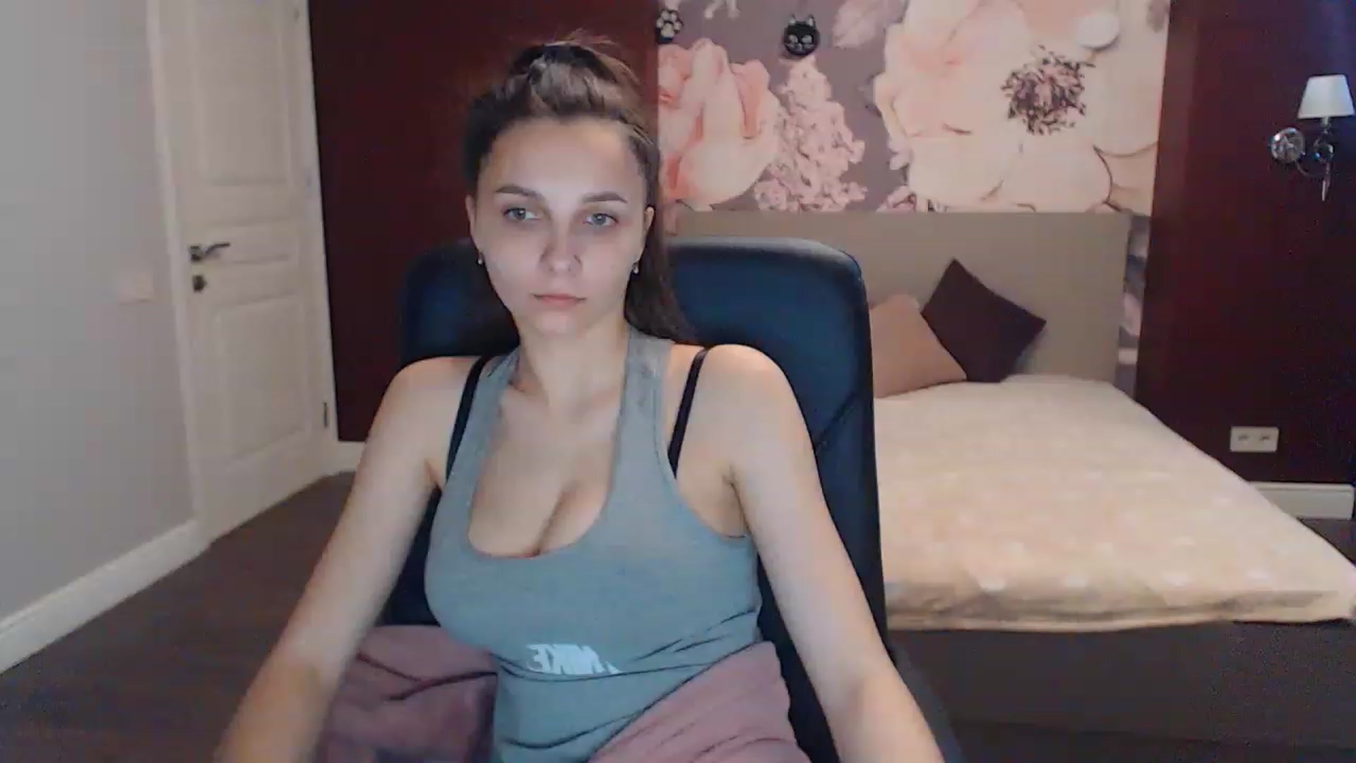 Gallery image thumbnail from Karina_Mils's myfreecams stream on, 06/04/2023, 06:13 image 4 of 20