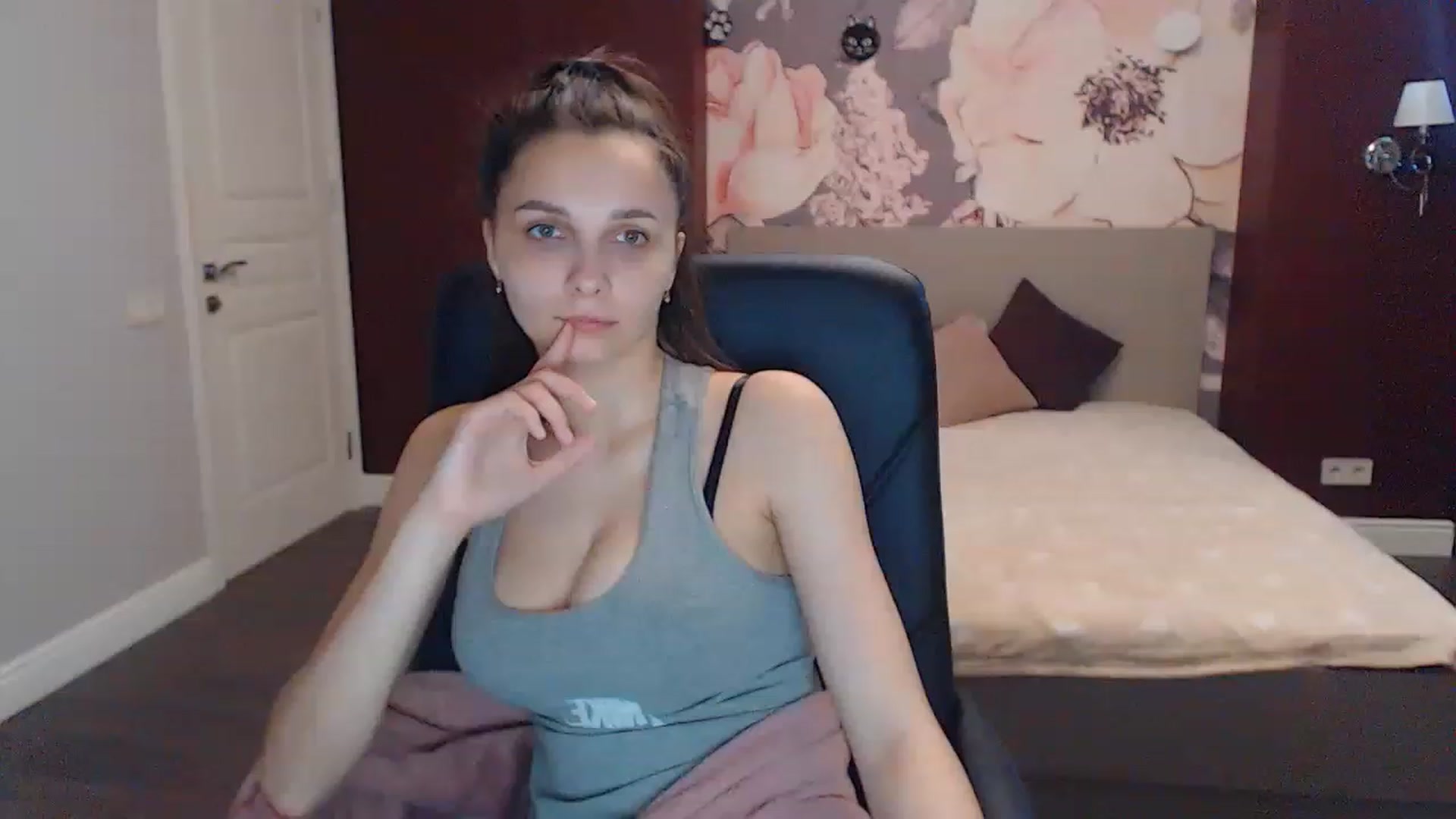 Gallery image thumbnail from Karina_Mils's myfreecams stream on, 06/04/2023, 06:13 image 14 of 20