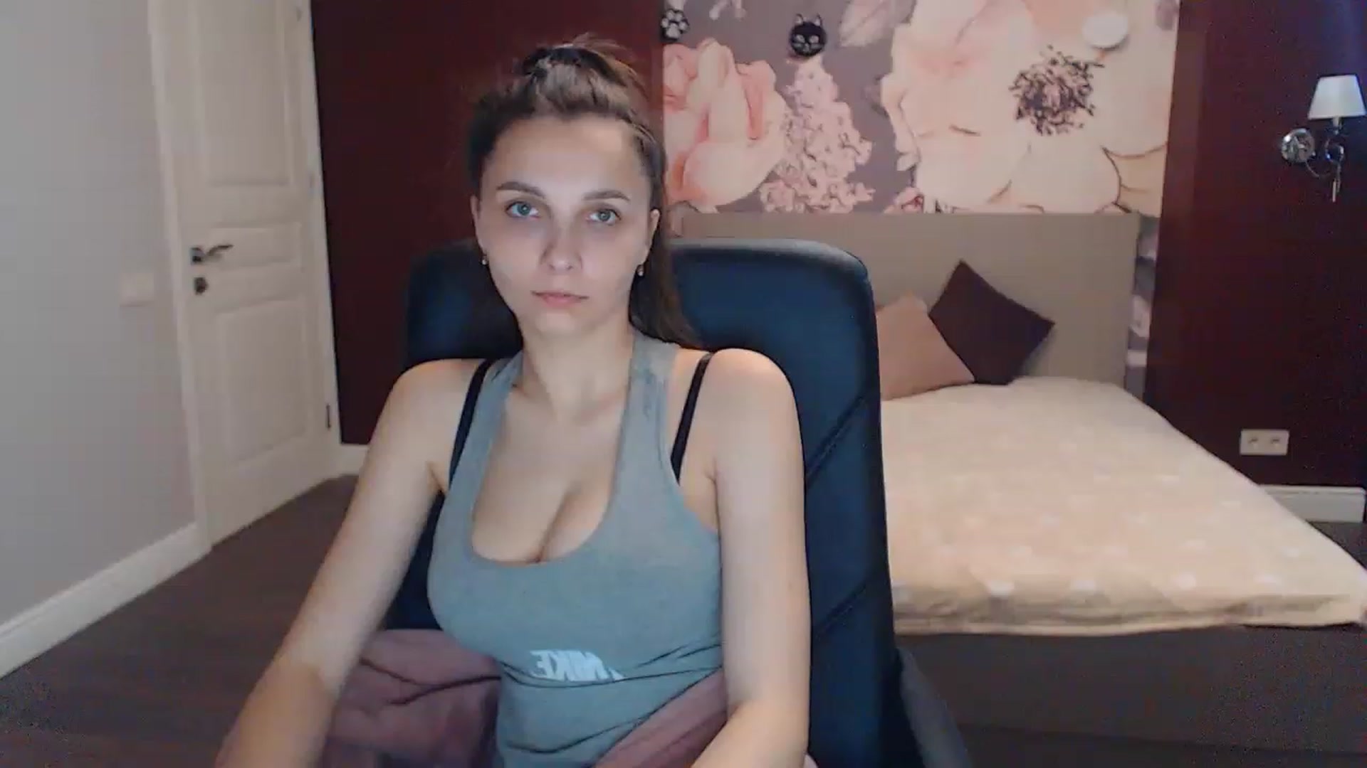 Gallery image thumbnail from Karina_Mils's myfreecams stream on, 06/04/2023, 06:13 image 6 of 20