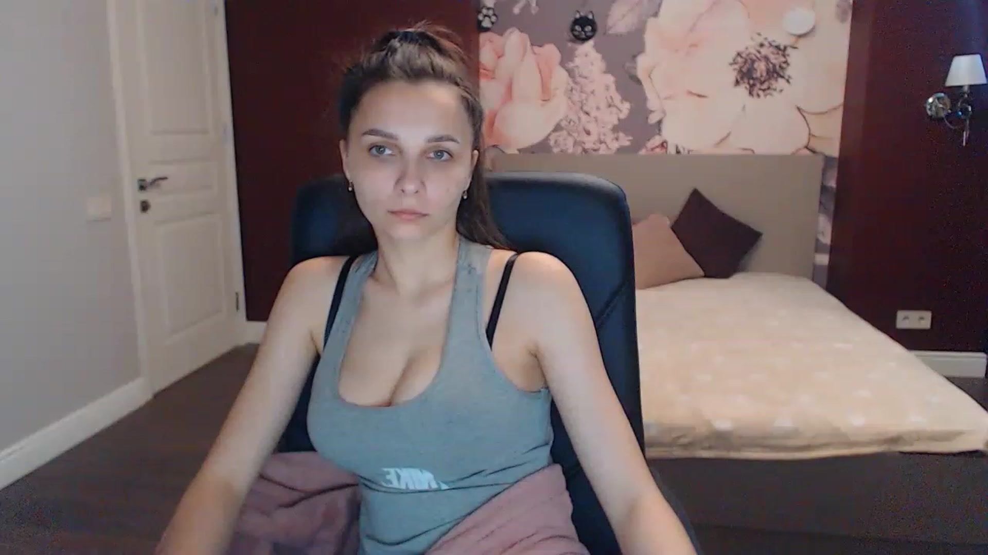 Gallery image thumbnail from Karina_Mils's myfreecams stream on, 06/04/2023, 06:13 image 2 of 20
