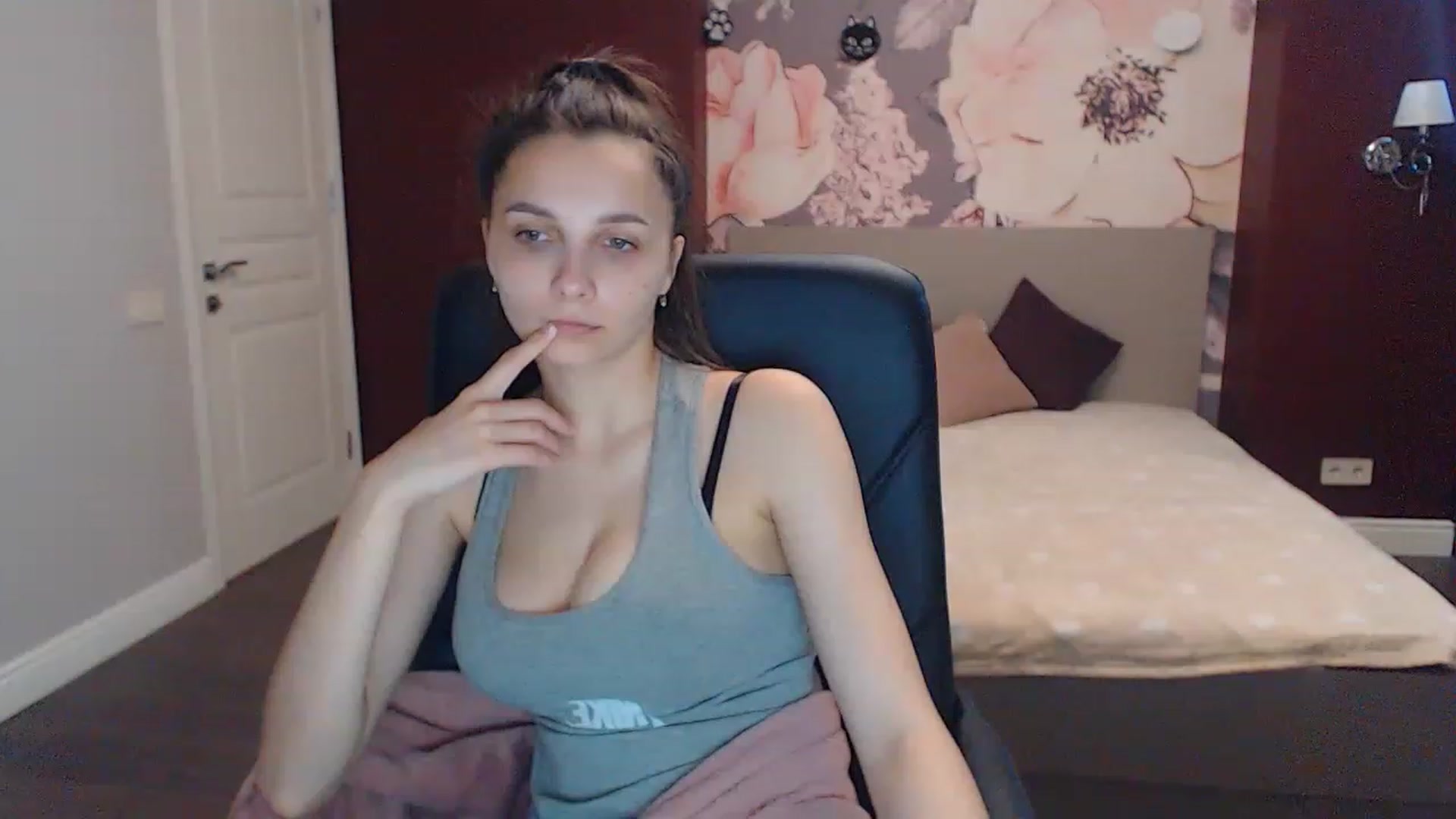 Gallery image thumbnail from Karina_Mils's myfreecams stream on, 06/04/2023, 06:13 image 15 of 20