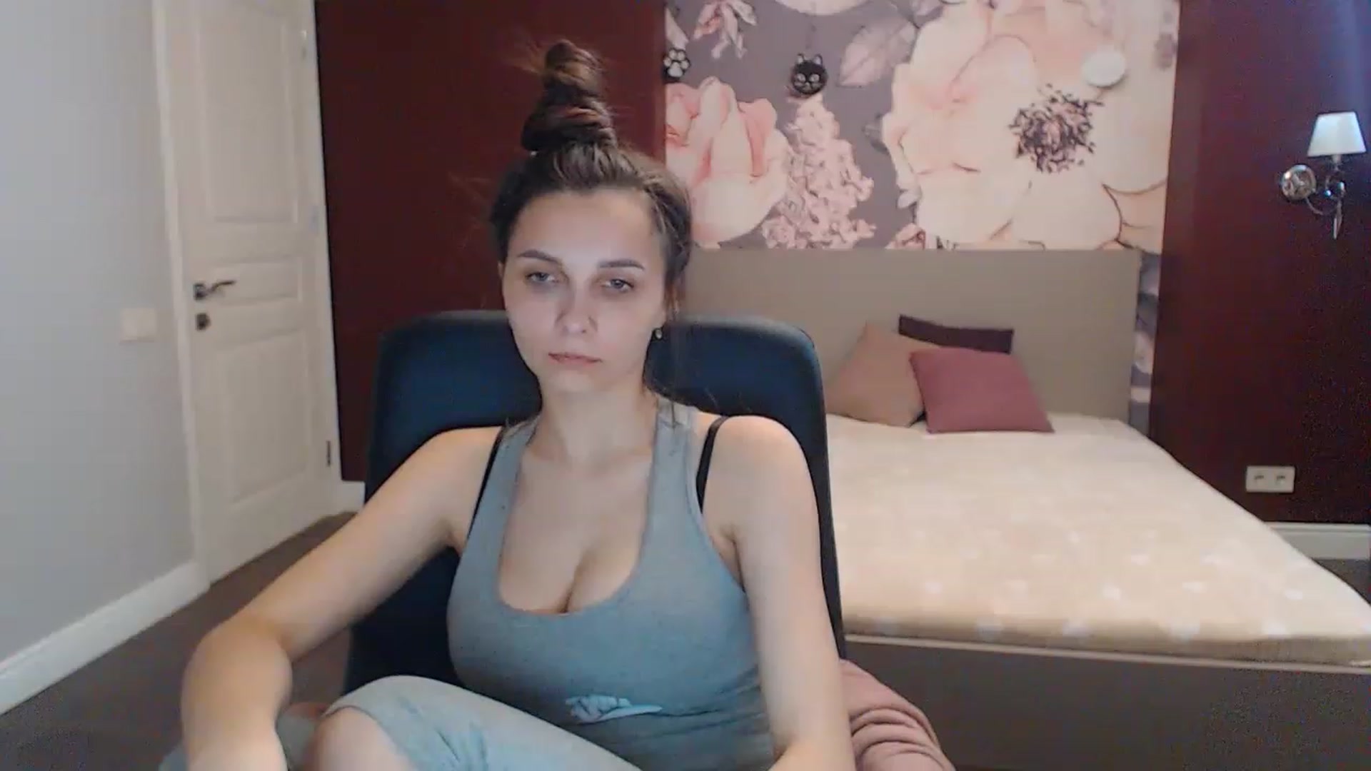 Gallery image thumbnail from Karina_Mils's myfreecams stream on, 06/04/2023, 14:01 image 17 of 20