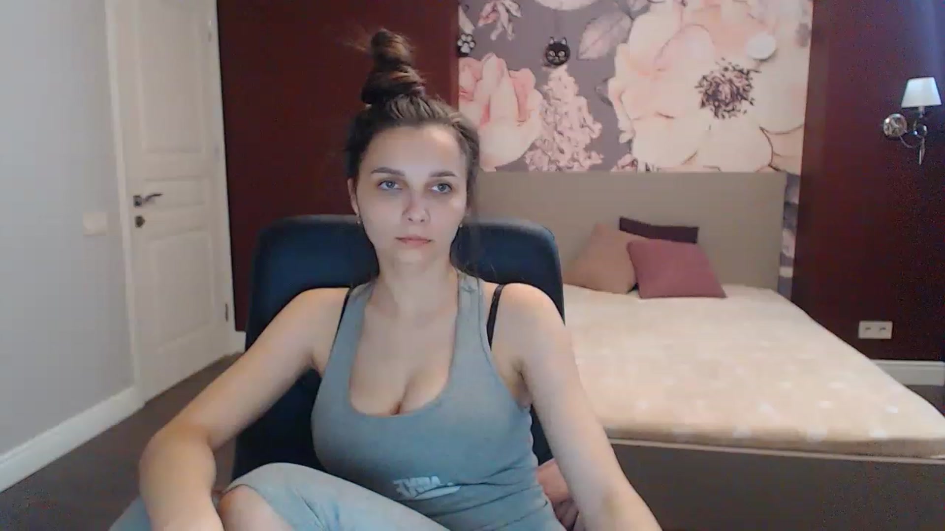 Gallery image thumbnail from Karina_Mils's myfreecams stream on, 06/04/2023, 14:01 image 15 of 20