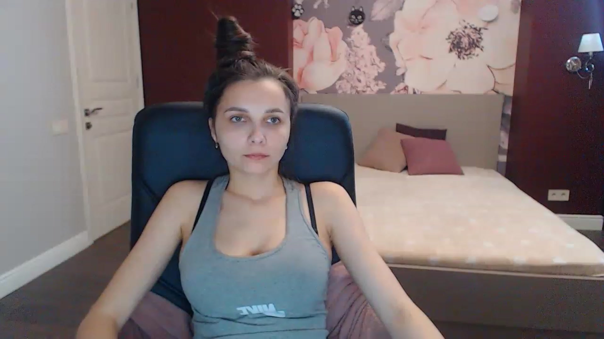 Gallery image thumbnail from Karina_Mils's myfreecams stream on, 06/04/2023, 14:01 image 4 of 20