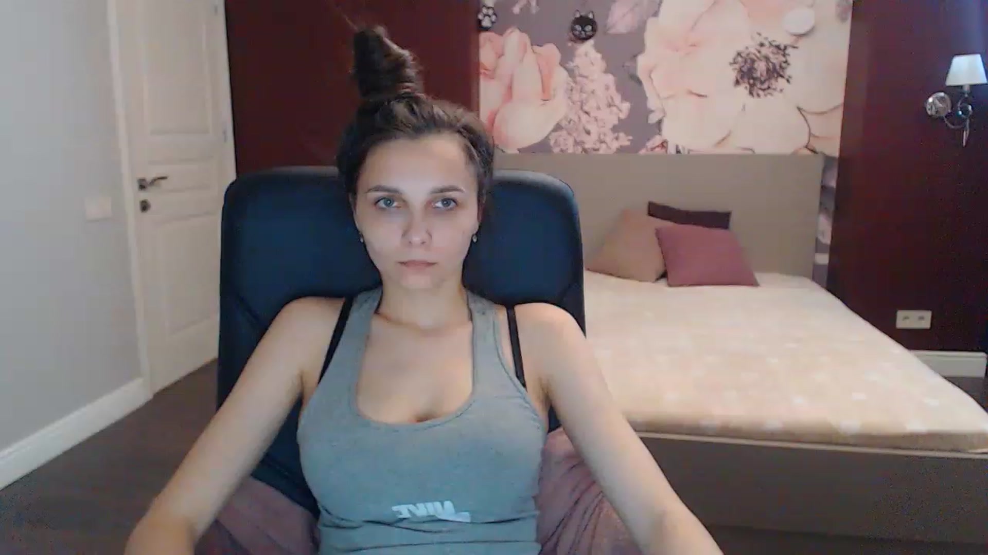Gallery image thumbnail from Karina_Mils's myfreecams stream on, 06/04/2023, 14:01 image 6 of 20