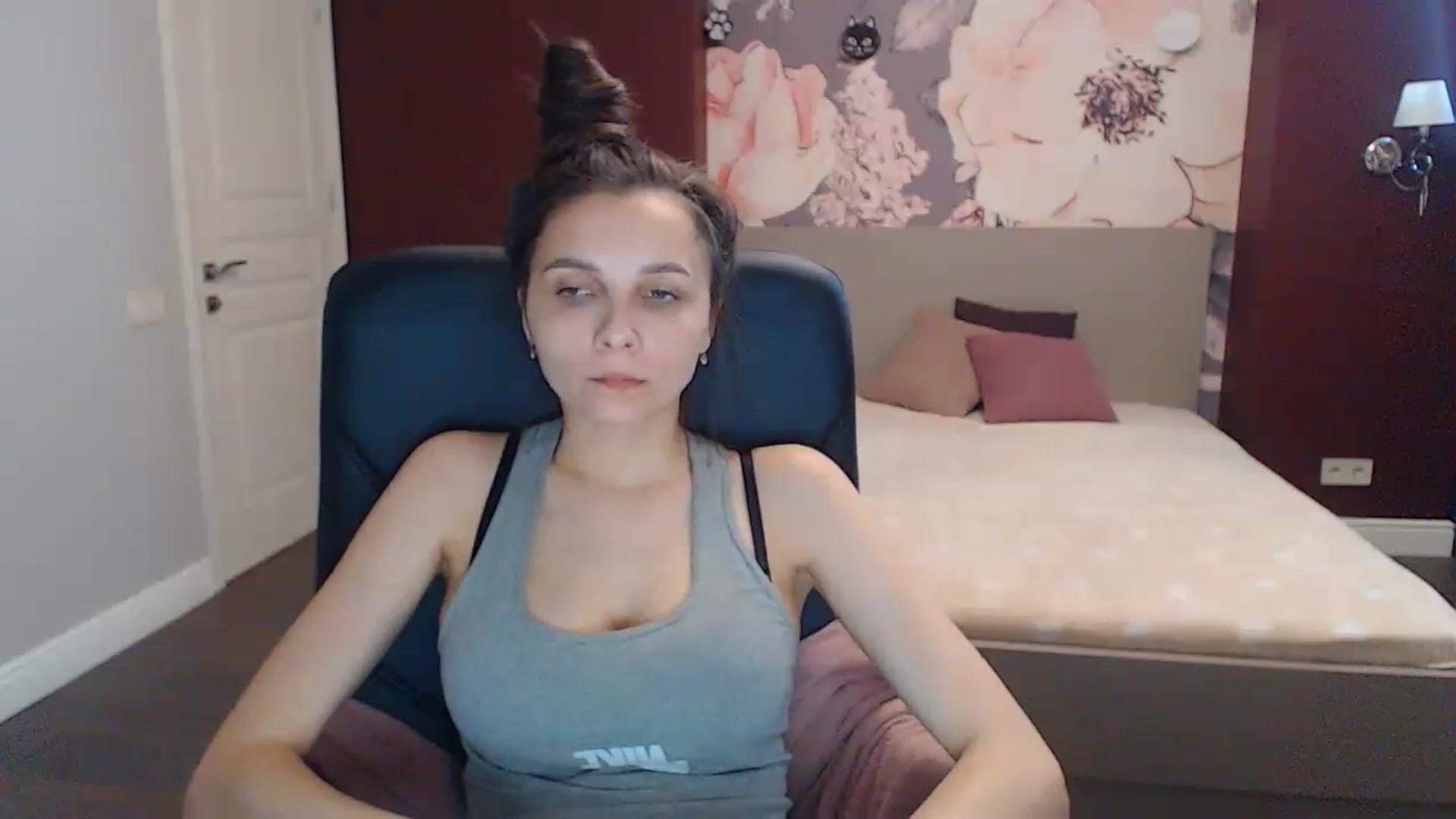 Gallery image thumbnail from Karina_Mils's myfreecams stream on, 06/04/2023, 14:01 image 3 of 20