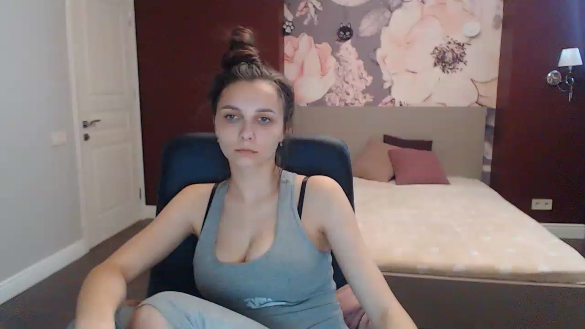 Gallery image thumbnail from Karina_Mils's myfreecams stream on, 06/04/2023, 14:01 image 18 of 20